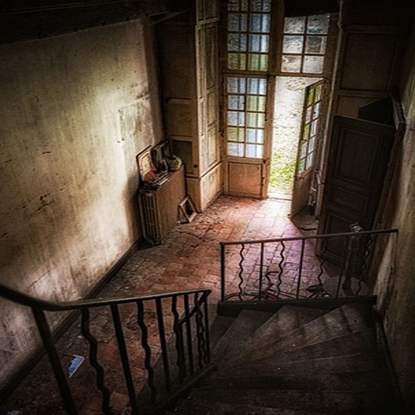 Al filo de lo real nº.427: Edificios oficiales con fantasmas y fenómenos paranormales episode artwork
