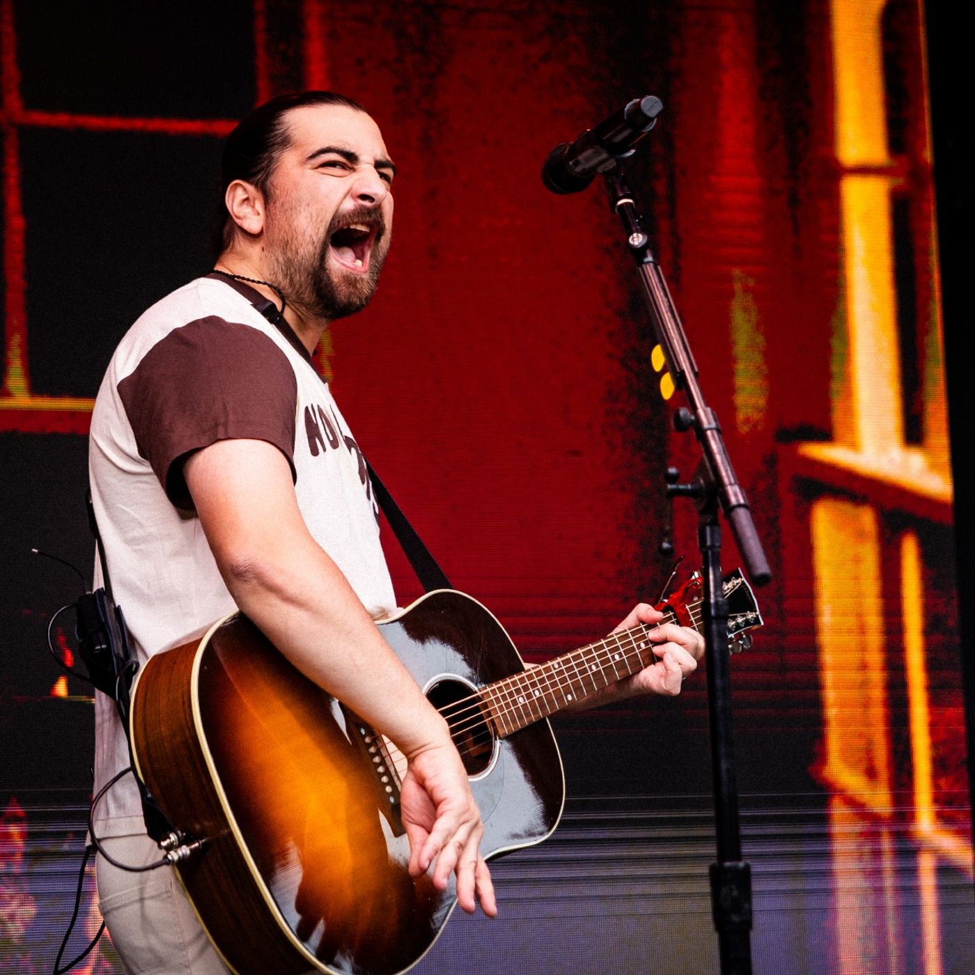 Noah Kahan calls out fans for stealing road signs and shitting in their seats at gigs: “If you have to poop at a show please dear god just g episode artwork