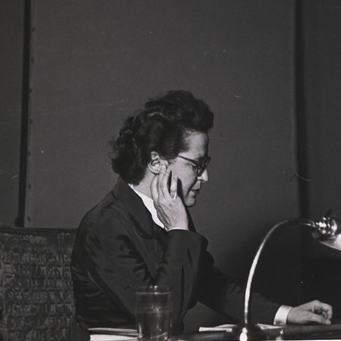 Carmen Conde: Levanto mi voz. Radiofonías