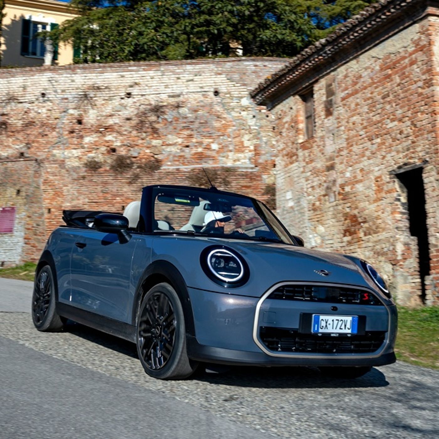 Mini Cooper C Cabrio, Cooper S Cabrio, JCW Cabrio: Always Open, a tutto sound! episode artwork