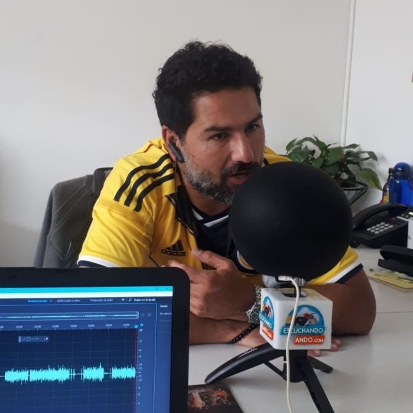 Escuchando Ando