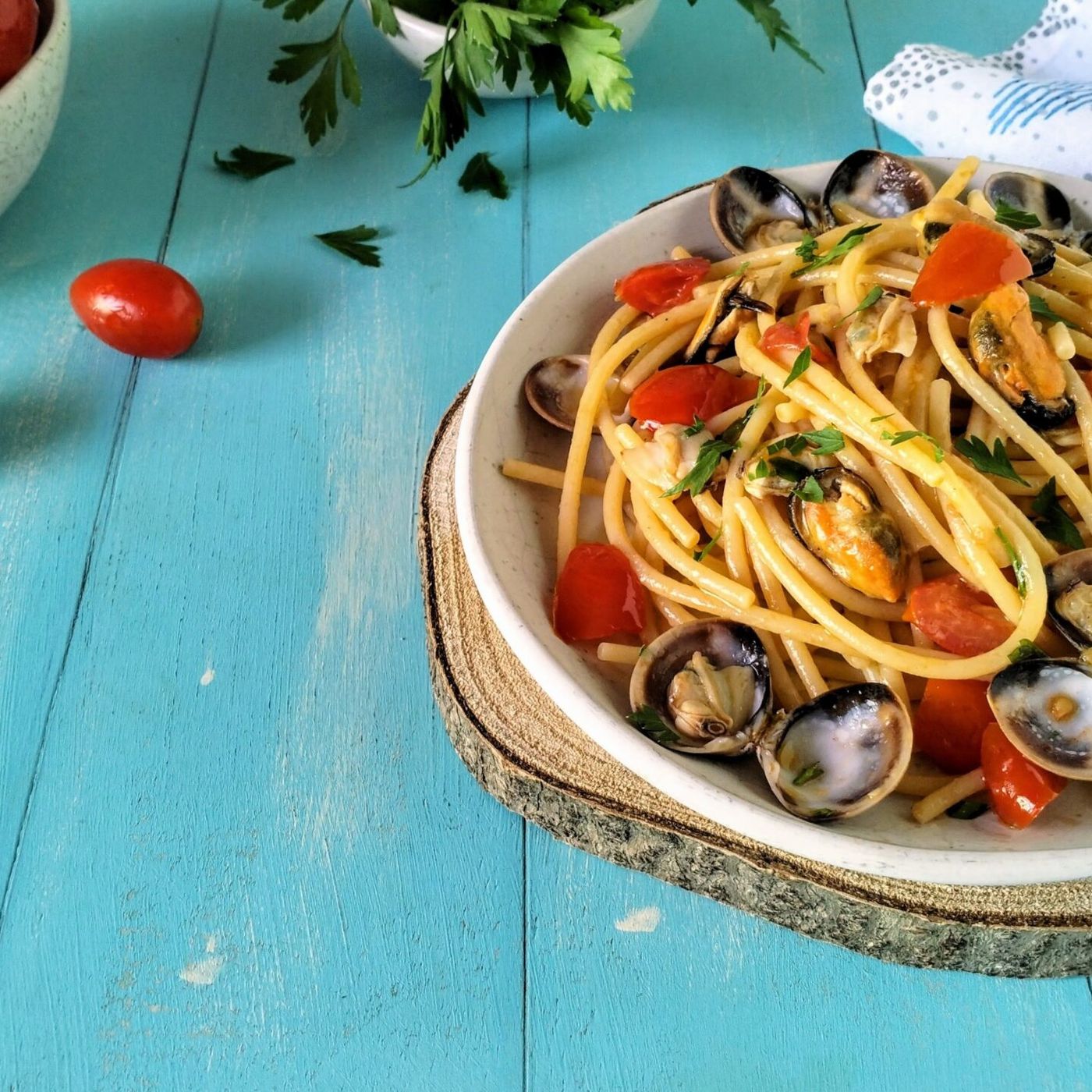 Pasta con cozze vongole e pomodorini: capolavoro culinario di semplicità e gusto episode artwork