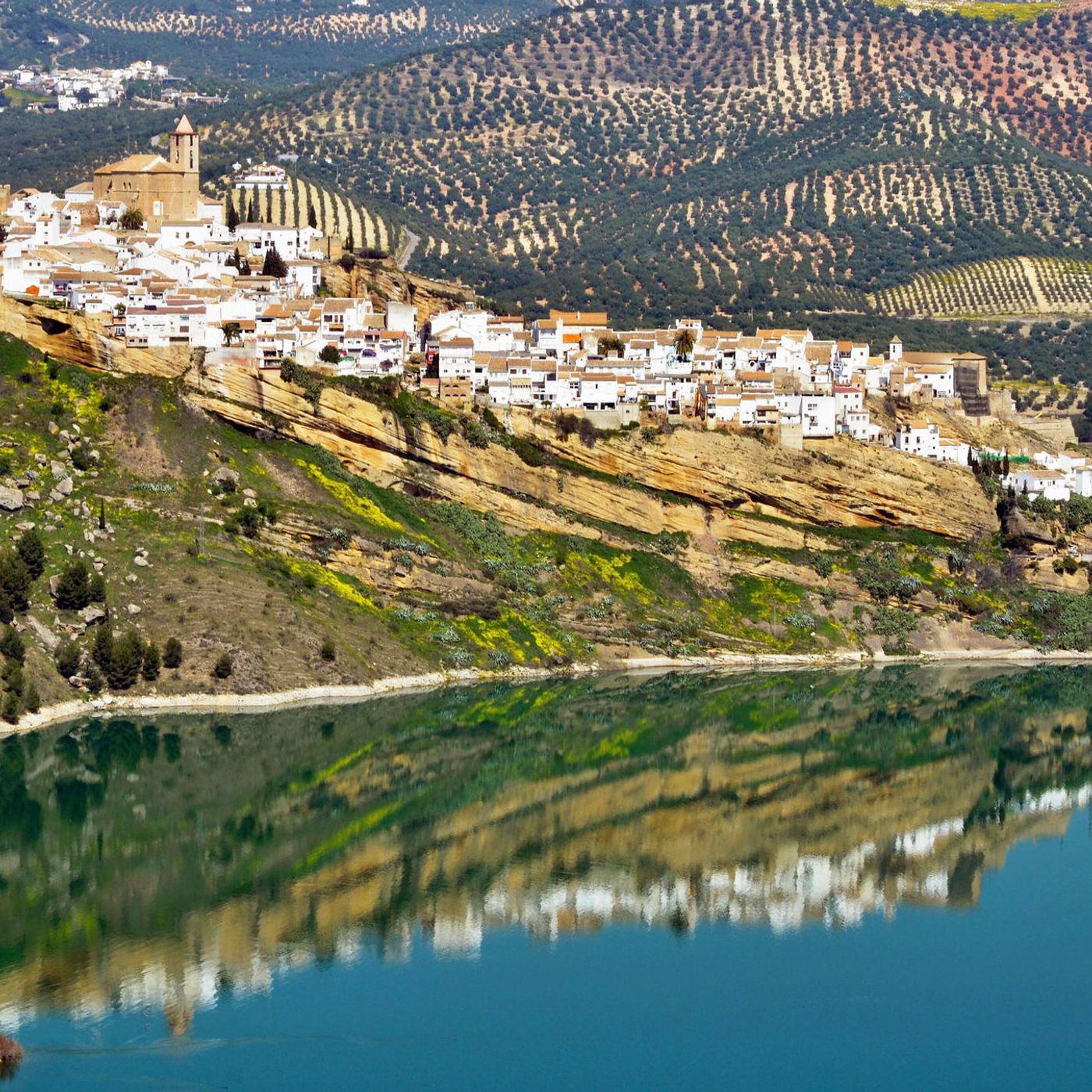 El pueblo que demuestra que la naturaleza muy domesticada puede ser el escenario más hermoso episode artwork