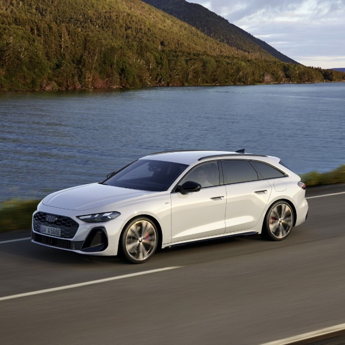 Audi A5 plug-in Hybrid - Efficienza, potenza e oltre 100 km in elettrico episode artwork