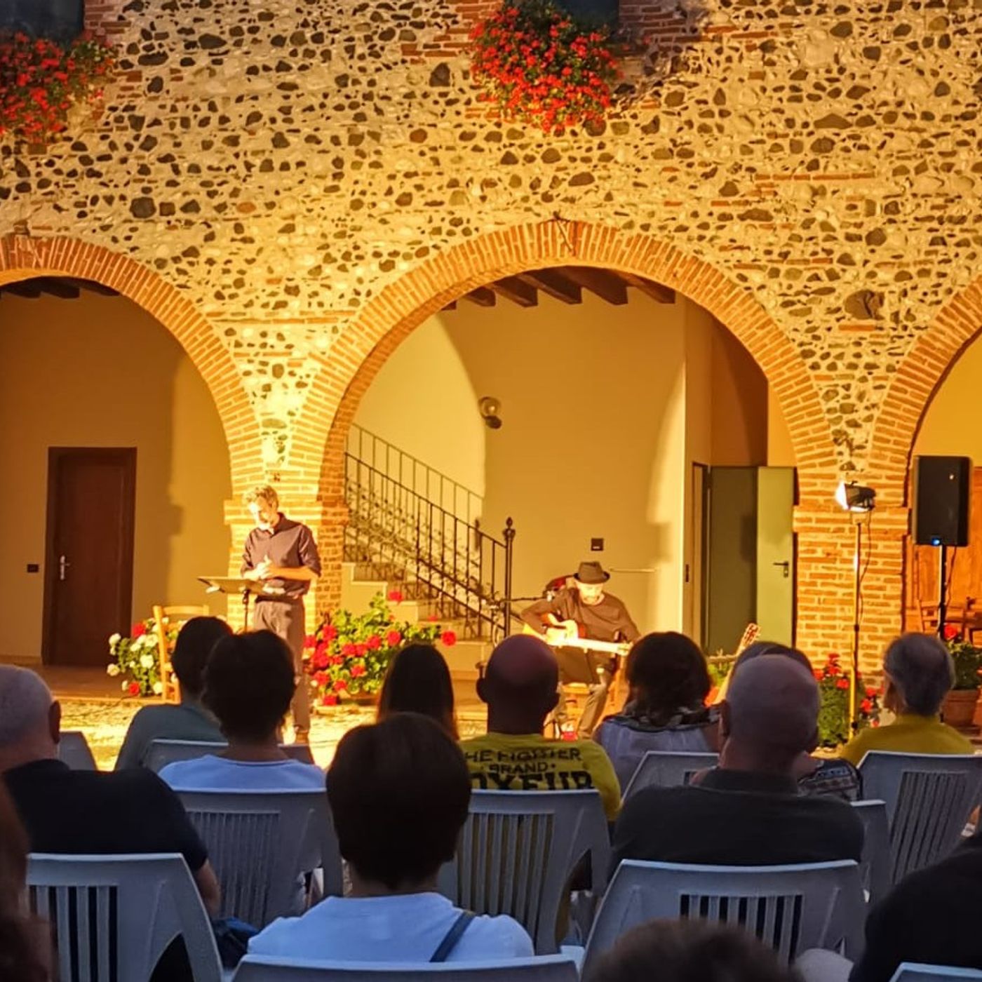 “Teatro in casa” si espande: 23 comuni e 45 spettacoli gratuiti su un territorio sempre più vasto episode artwork