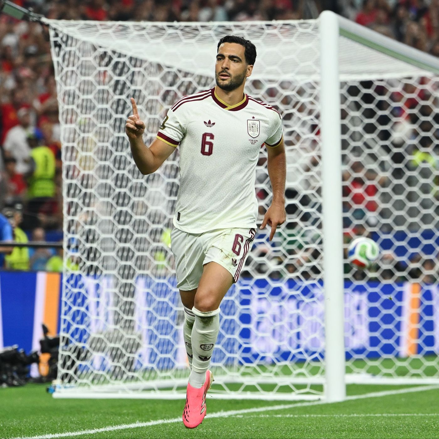 El gol del Portugal 0 - 1 España | Mikel Merino saca el billete para poner a España en cuartos episode artwork