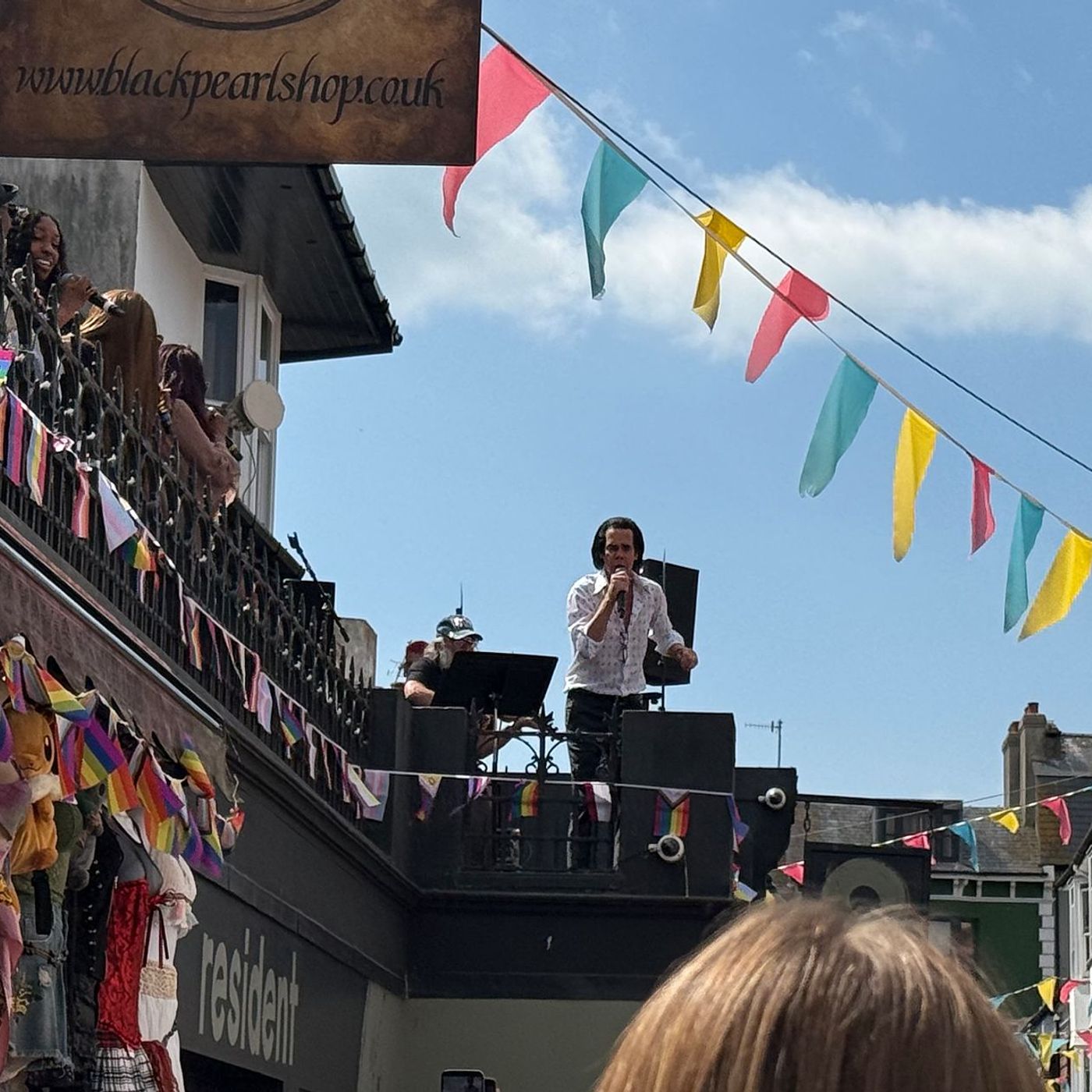 Nick Cave & The Bad Seeds surprise Brighton fans with rooftop gig ahead of huge homecoming show