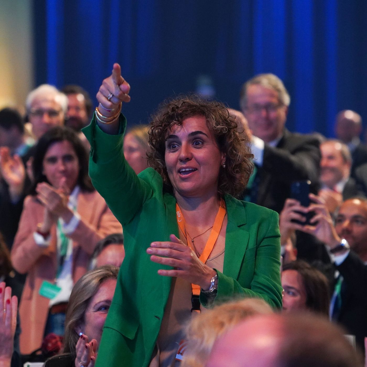 Las Noticias de La Mañana: Dolors Montserrat elegida por aclamación secretaria general del PP europeo