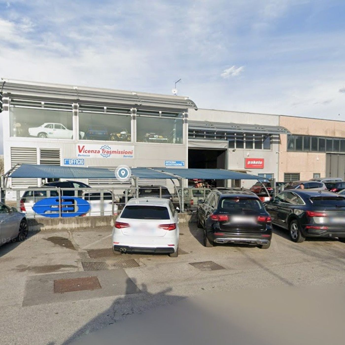 Due meccanici investiti da una fiammata in officina: uno è grave episode artwork