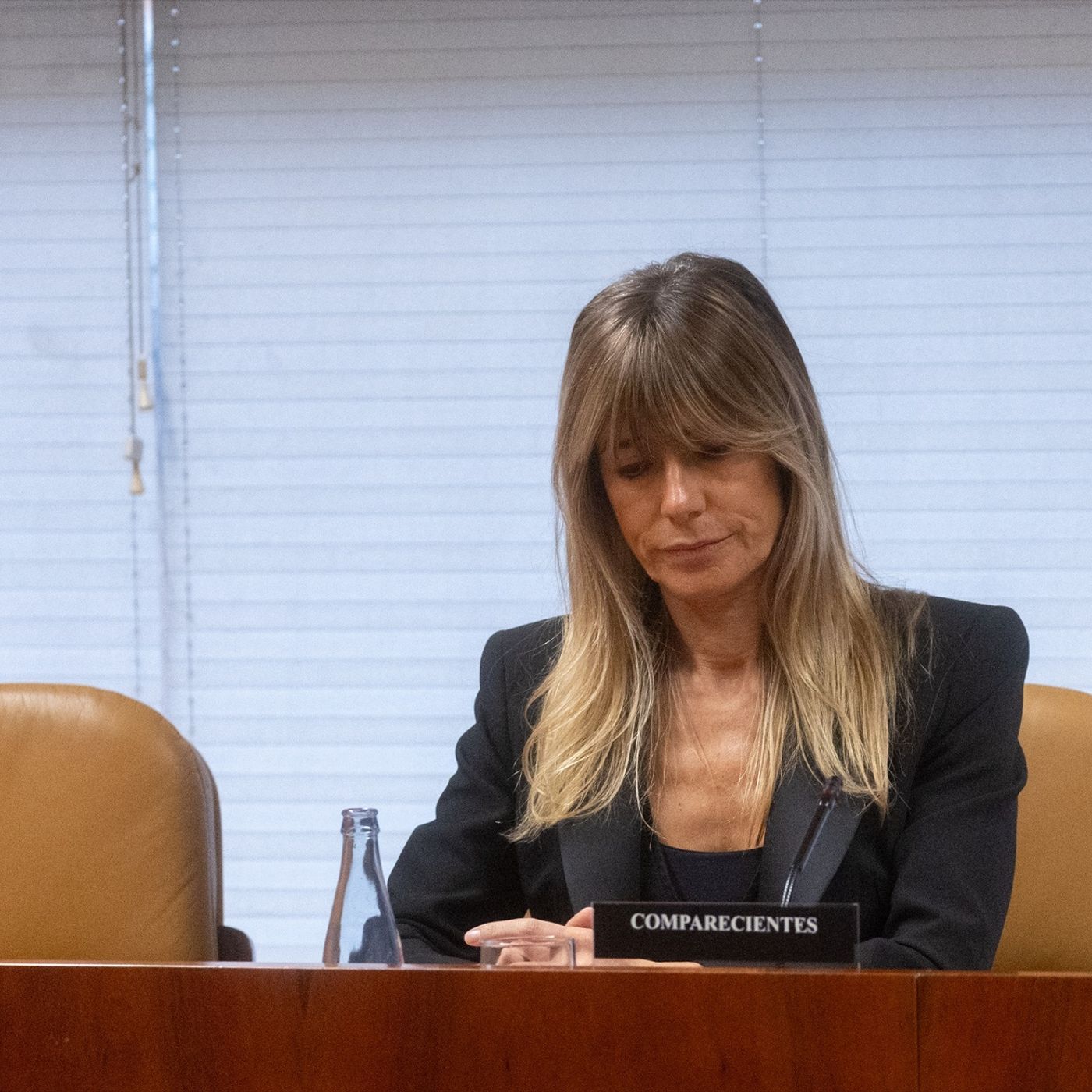 La República de los Tonnntos: Las 20 preguntas que dejaron "muda" a Begoña Gómez y sus "gestos de desprecio"