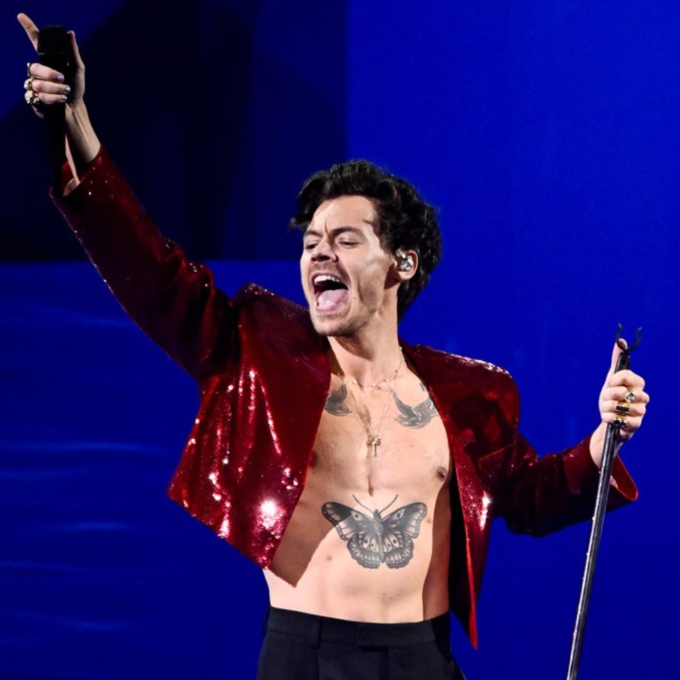Watch Harry Styles Recover in Style From a Fall During His Second Night in Mexico City