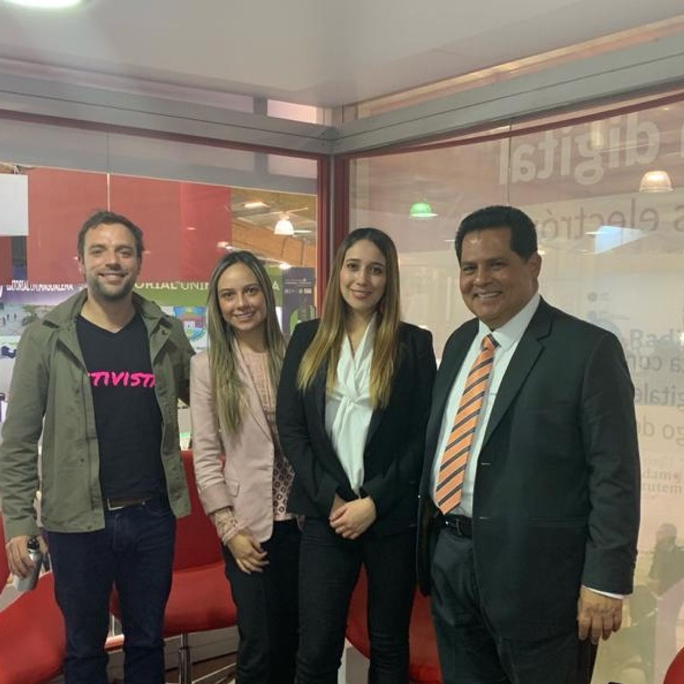 Amorocho y Gómez analizan la economía laboral y la cuarta generación en Bogotá desde Filbo 2019 episode artwork