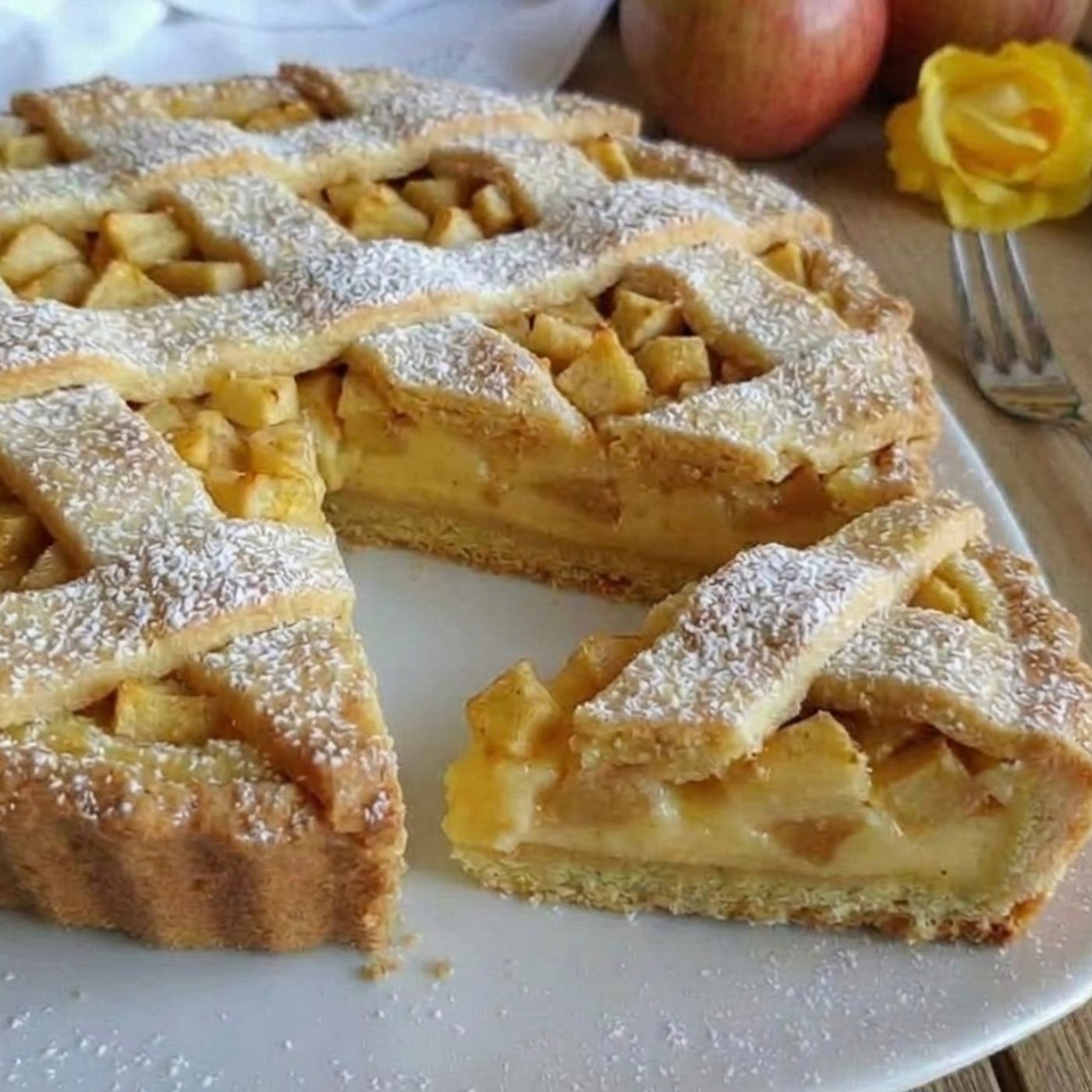 Crostata con crema all’arancia e mele: dolce ripieno cremoso