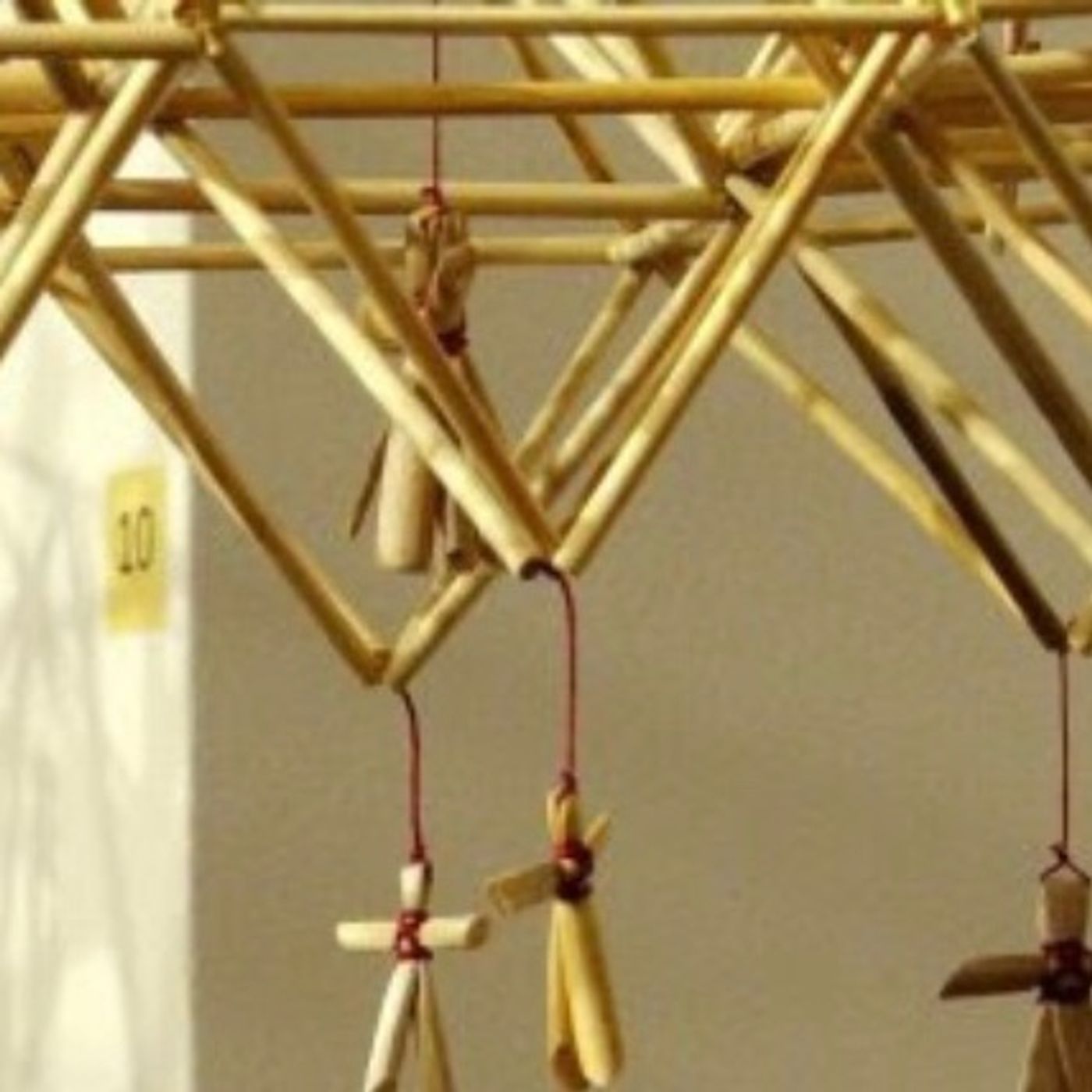Alla scoperta dei “puzuri”, i pendenti ornamentali tradizionali del Natale lettone episode artwork