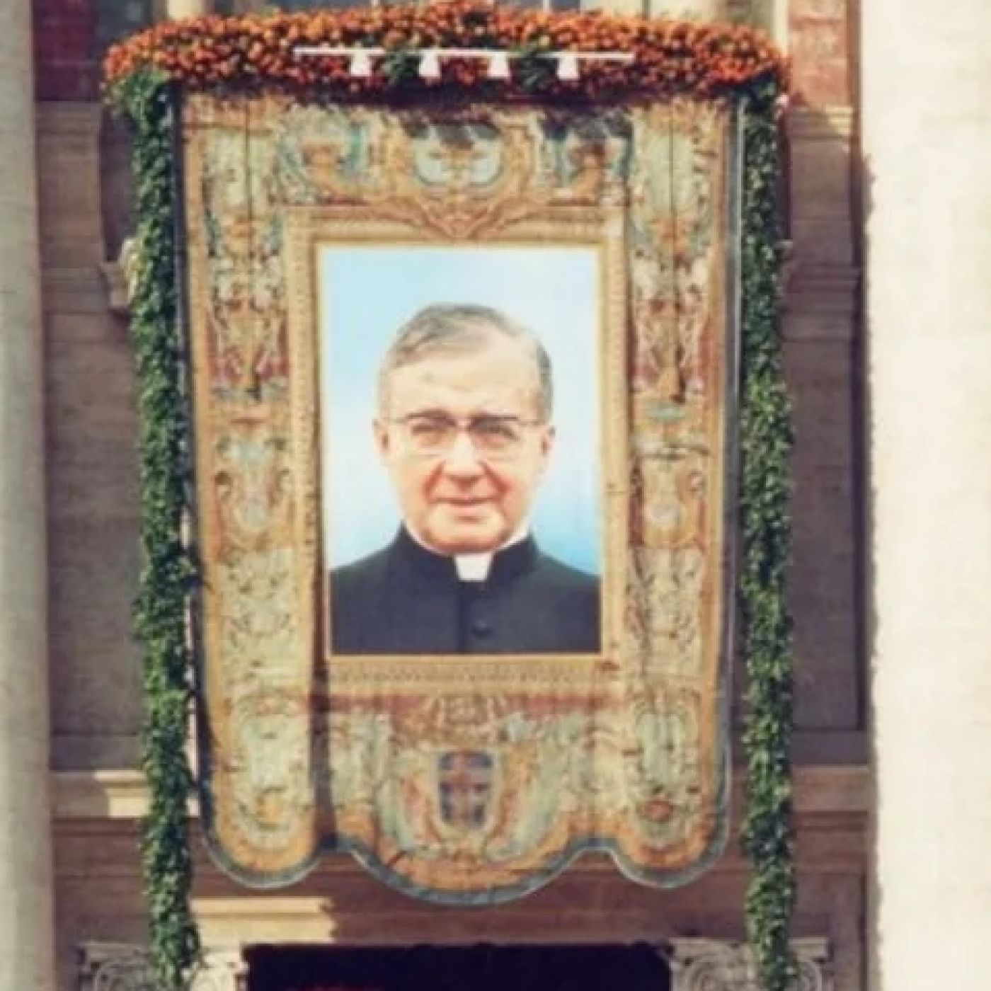 San Josemaría, "santo y padre, maestro y guía de santos" episode artwork