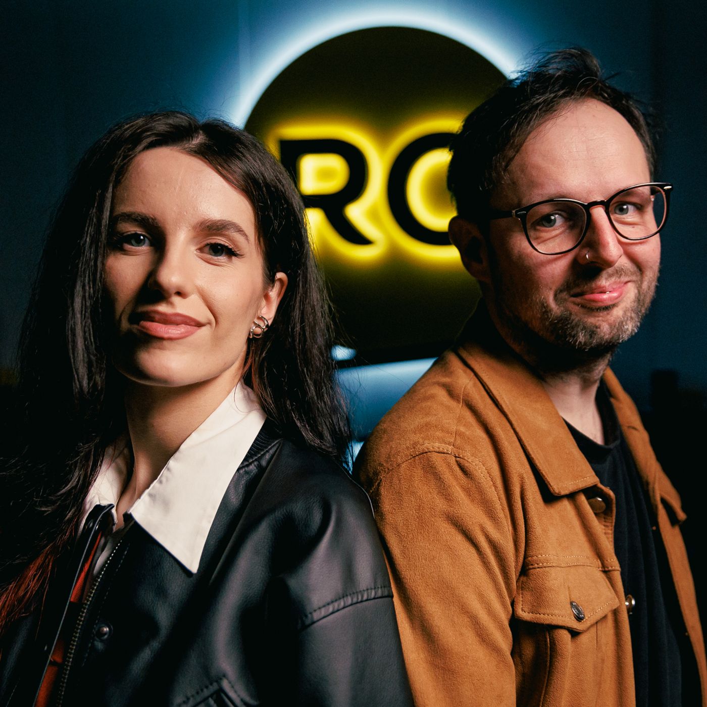 RADIOCENTRO POKALBIAI: Naują singlą pristatė „Sisters on wire“ episode artwork