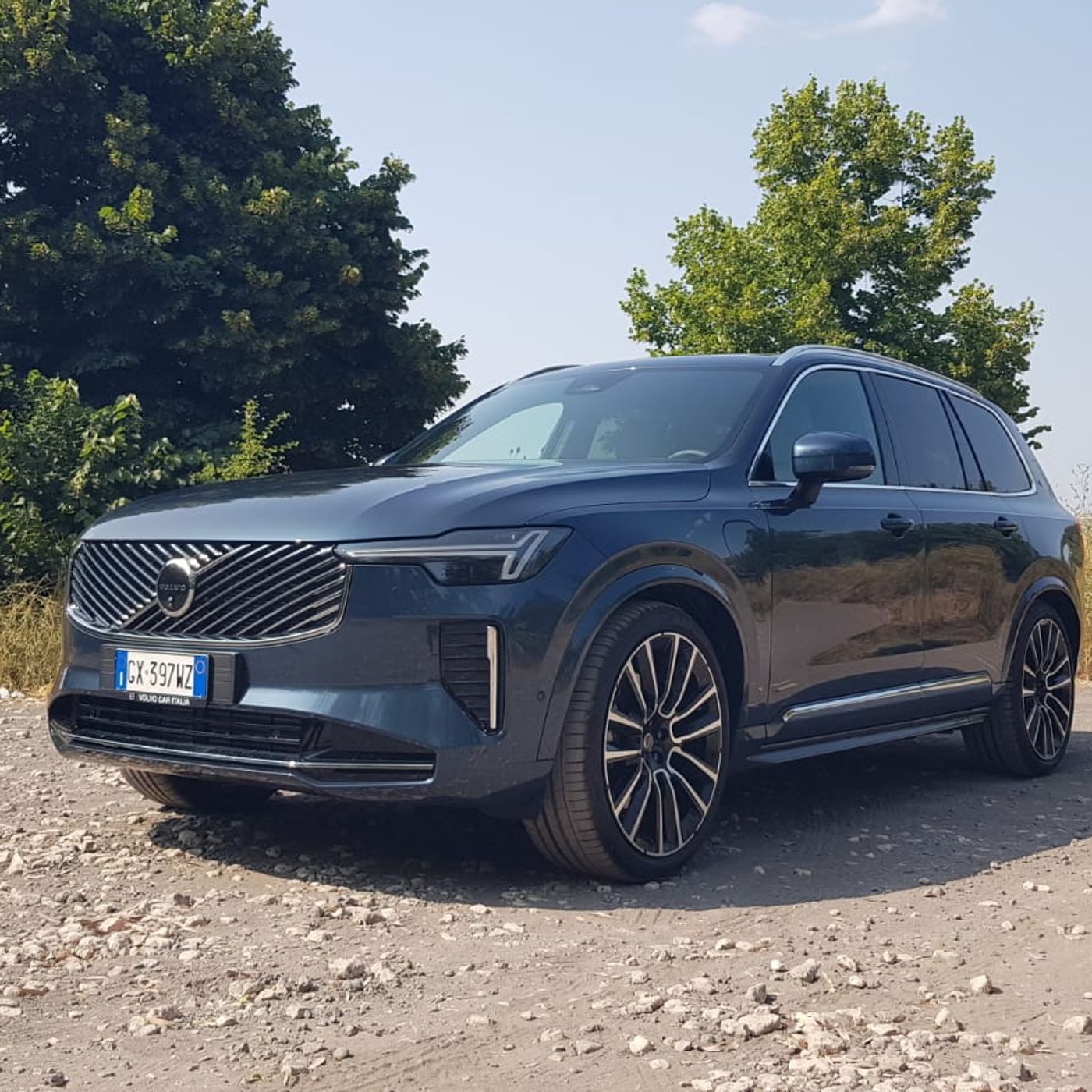 Volvo XC90 T8 Recharge - Il SUV premium che guarda avanti, tra lusso scandinavo e anima sostenibile episode artwork
