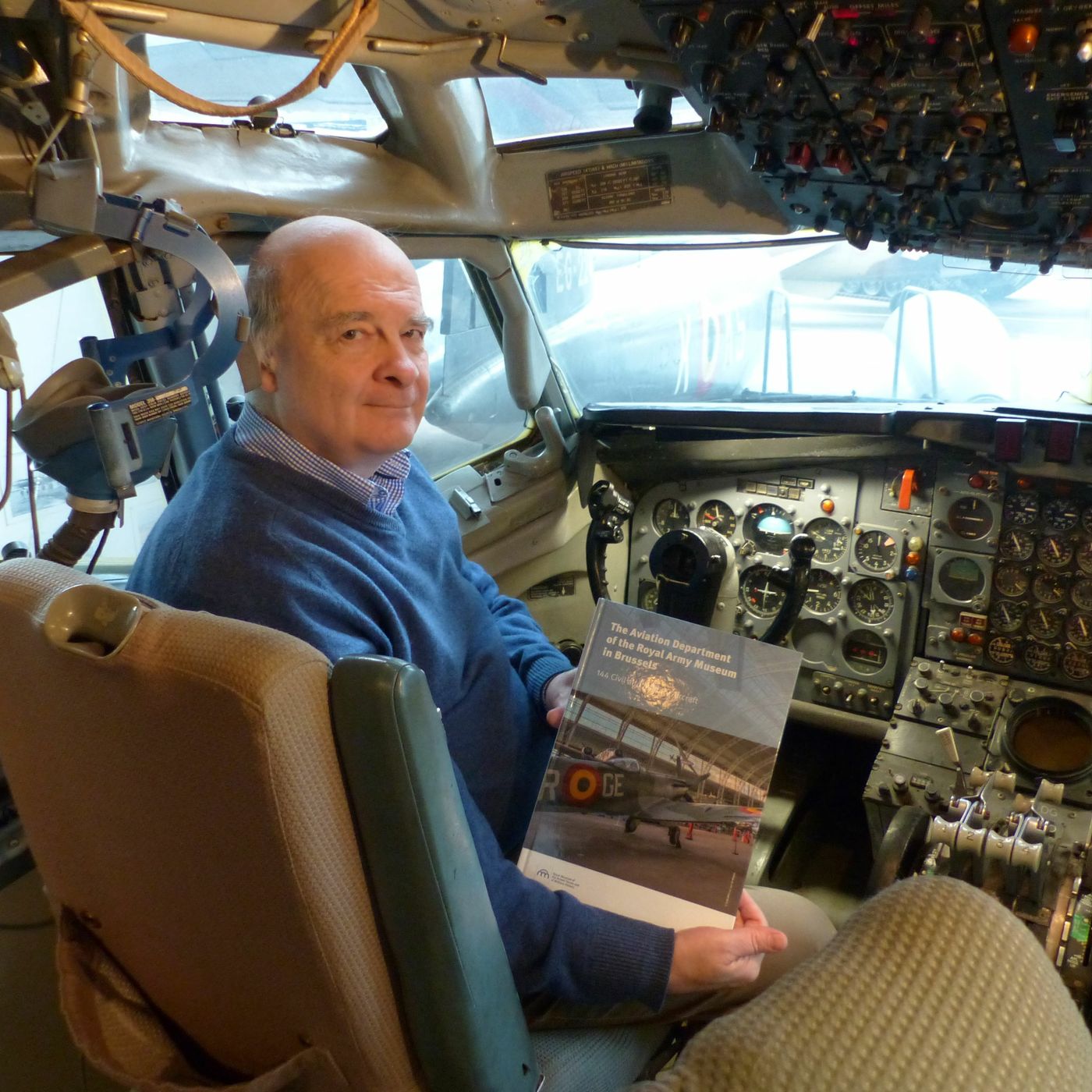 Charlie De La Royère , responsable du Centre de documentation du musée de l'aviation de Bruxelles episode artwork