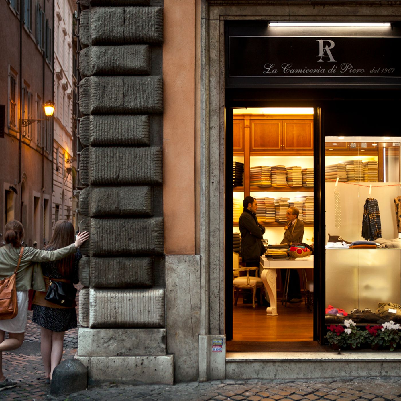 #852 Meno artigiani e caffè storici e più Stelle Michelin, apre il Museo del patriarcato e altre storie di Roma episode artwork