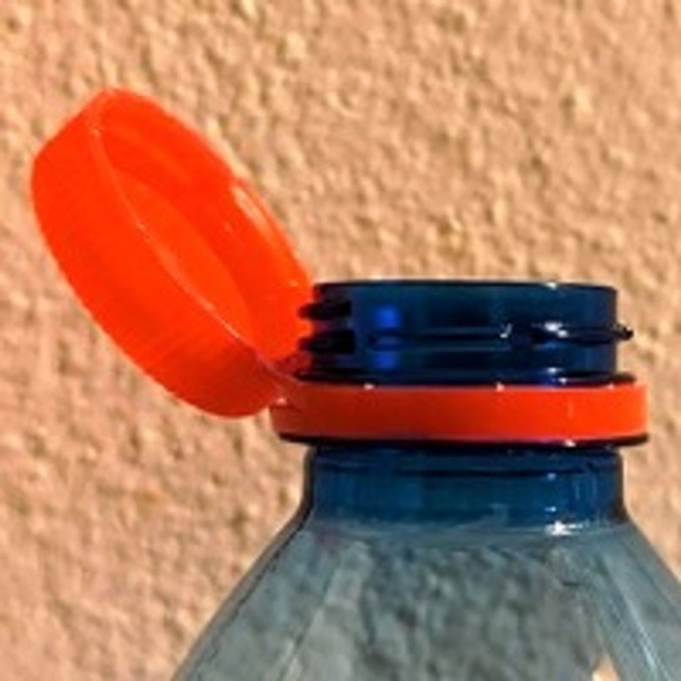 La bottiglia eco-friendly per bere un sorso di ideologia