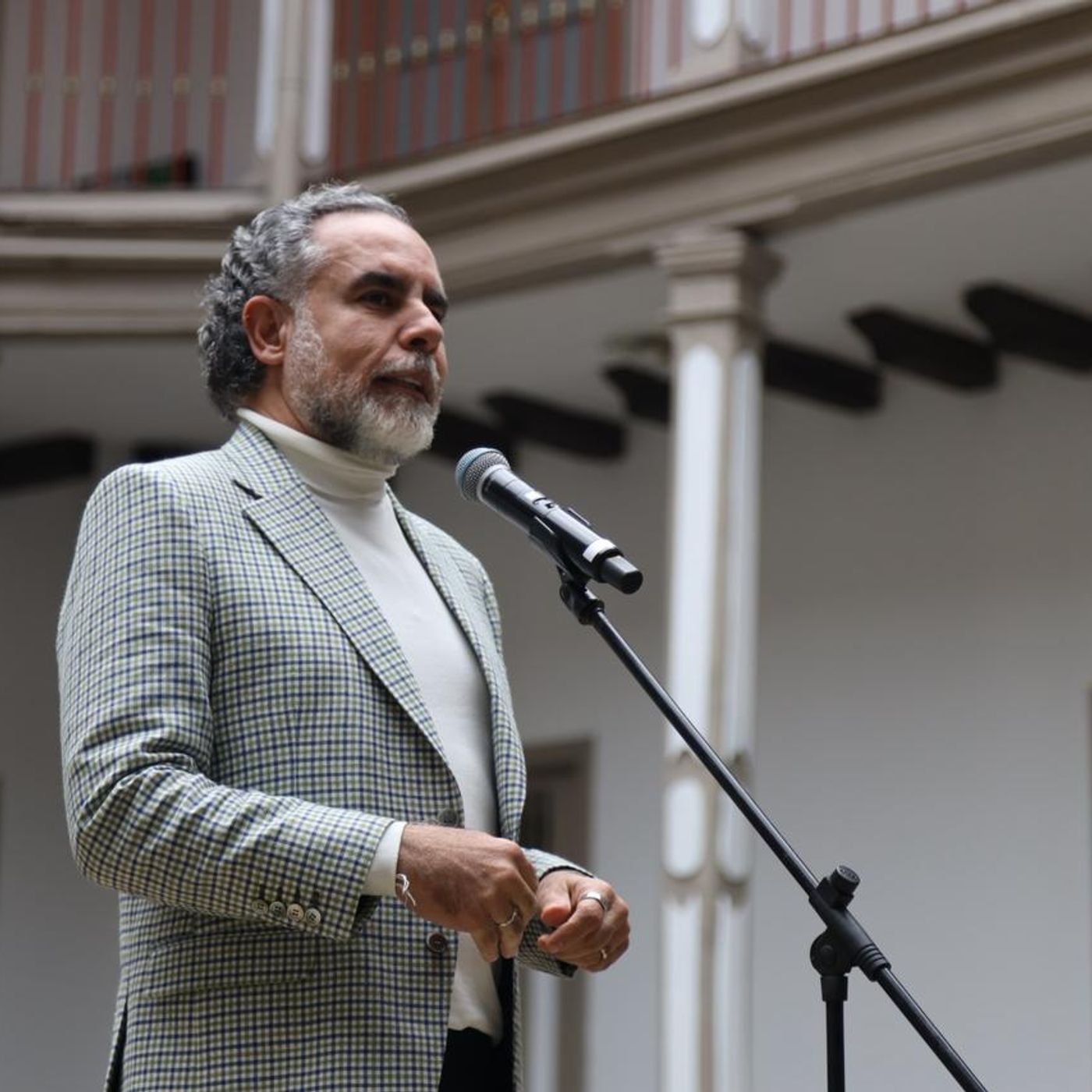 Benedetti se burla de los “quemados” en las elecciones y les dice que “no son nada”