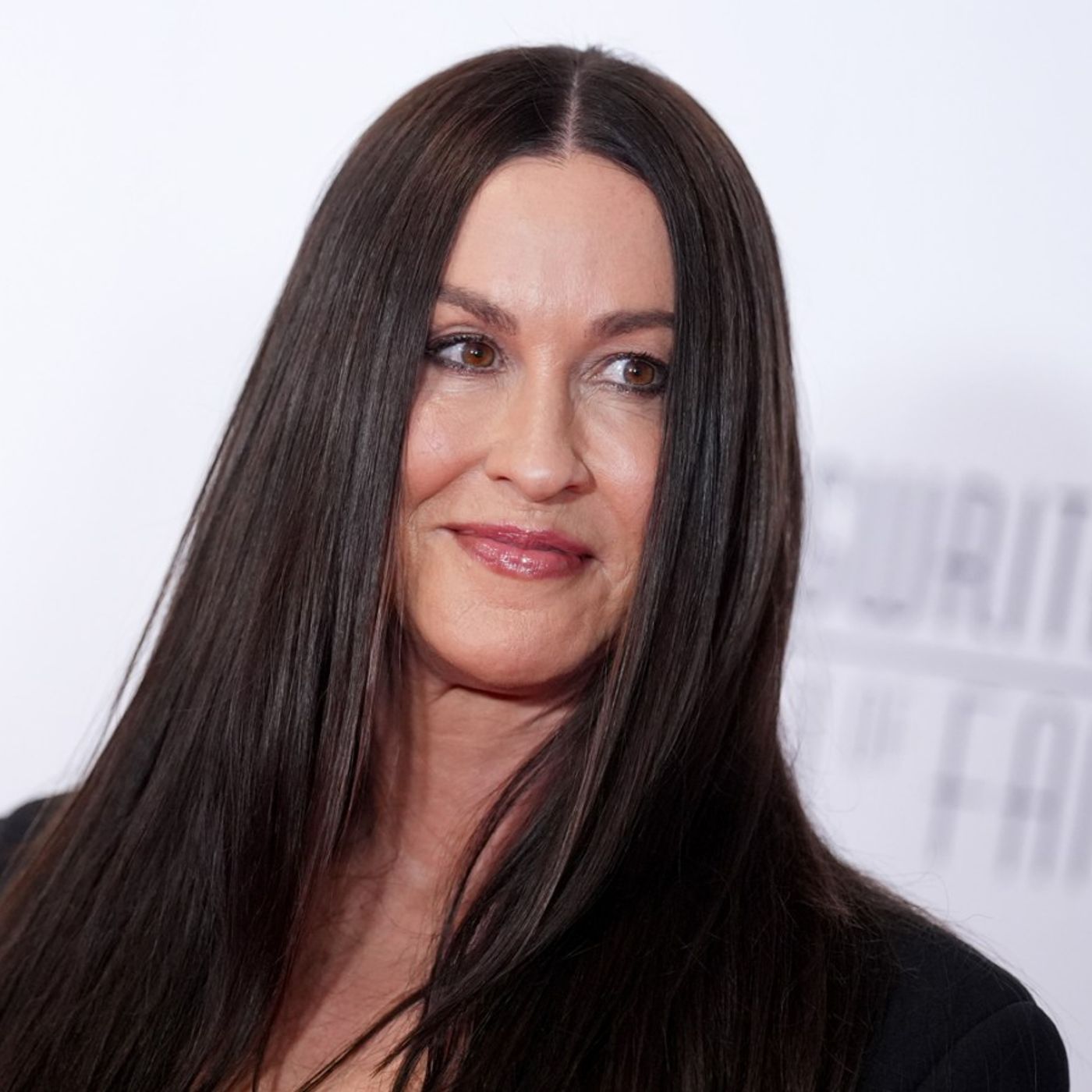Alanis Morissette Sues Former Tour Manager, Alleges ‘Extortionate’ Threat Over Airport Drugs