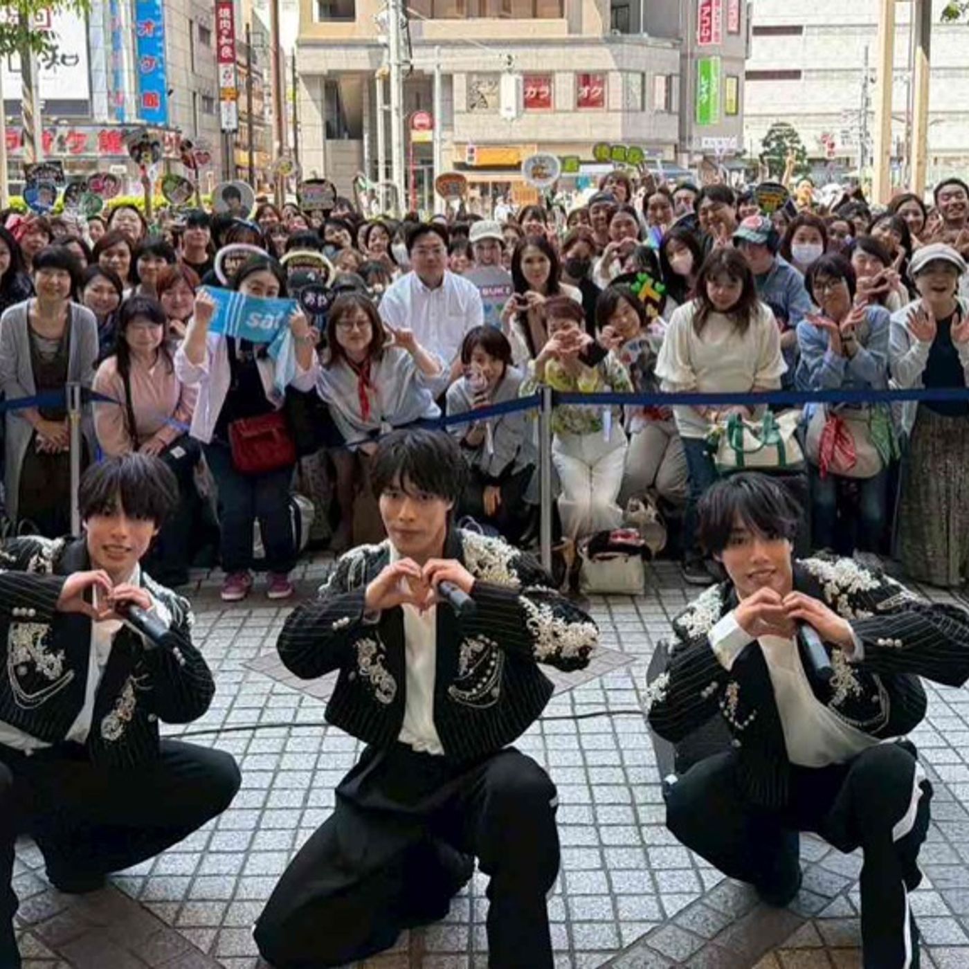 一卵性三つ子シンクロアクロバットパフォーマー・佐藤三兄弟、初リリイベでメジャーデビュー曲披露 episode artwork