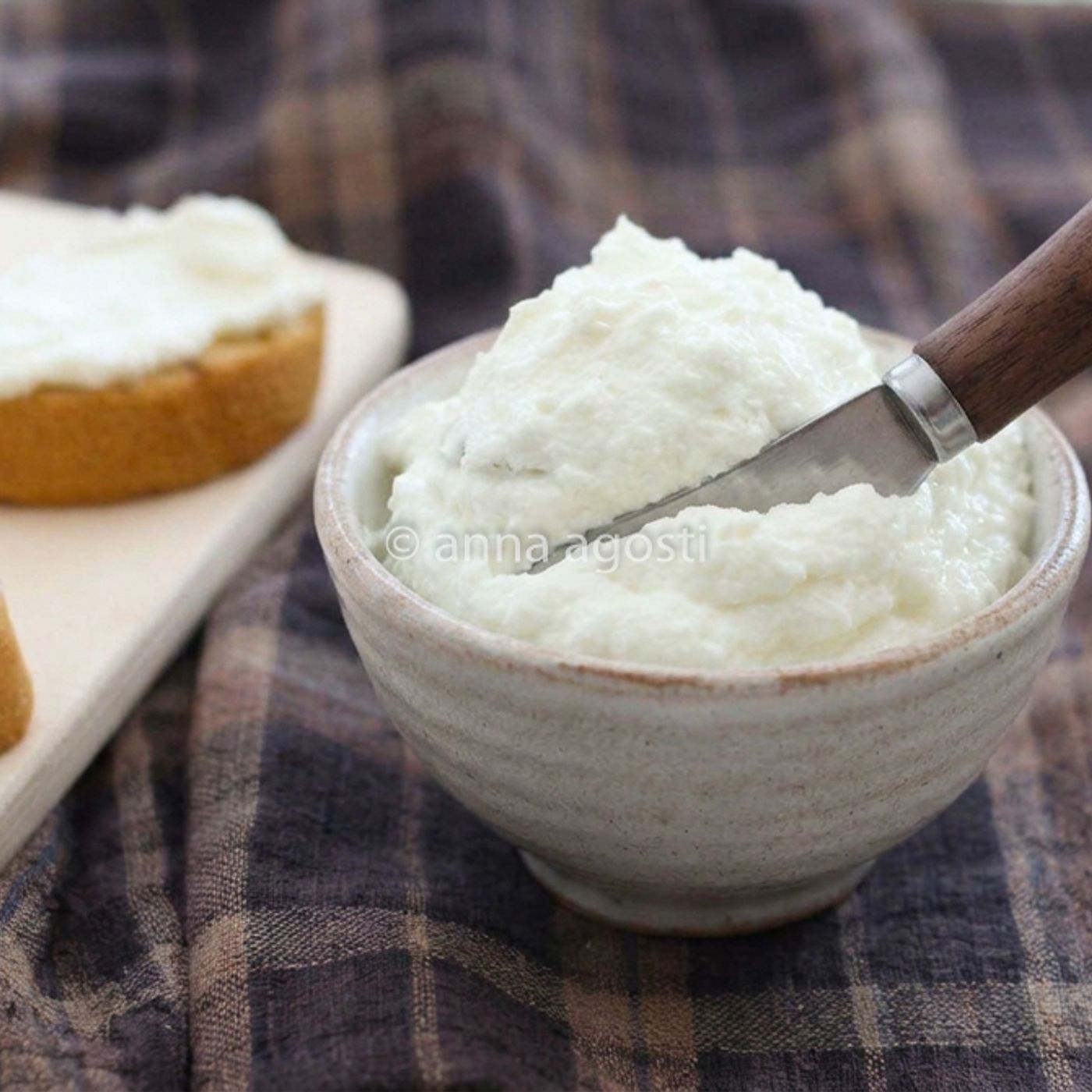 Formaggio spalmabile fatto in casa: cremoso, facile e pronto in pochi passaggi