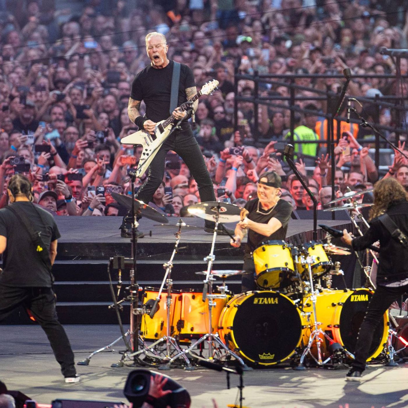 Watch Metallica cover The Pogues and The Proclaimers in Dublin and Glasgow episode artwork