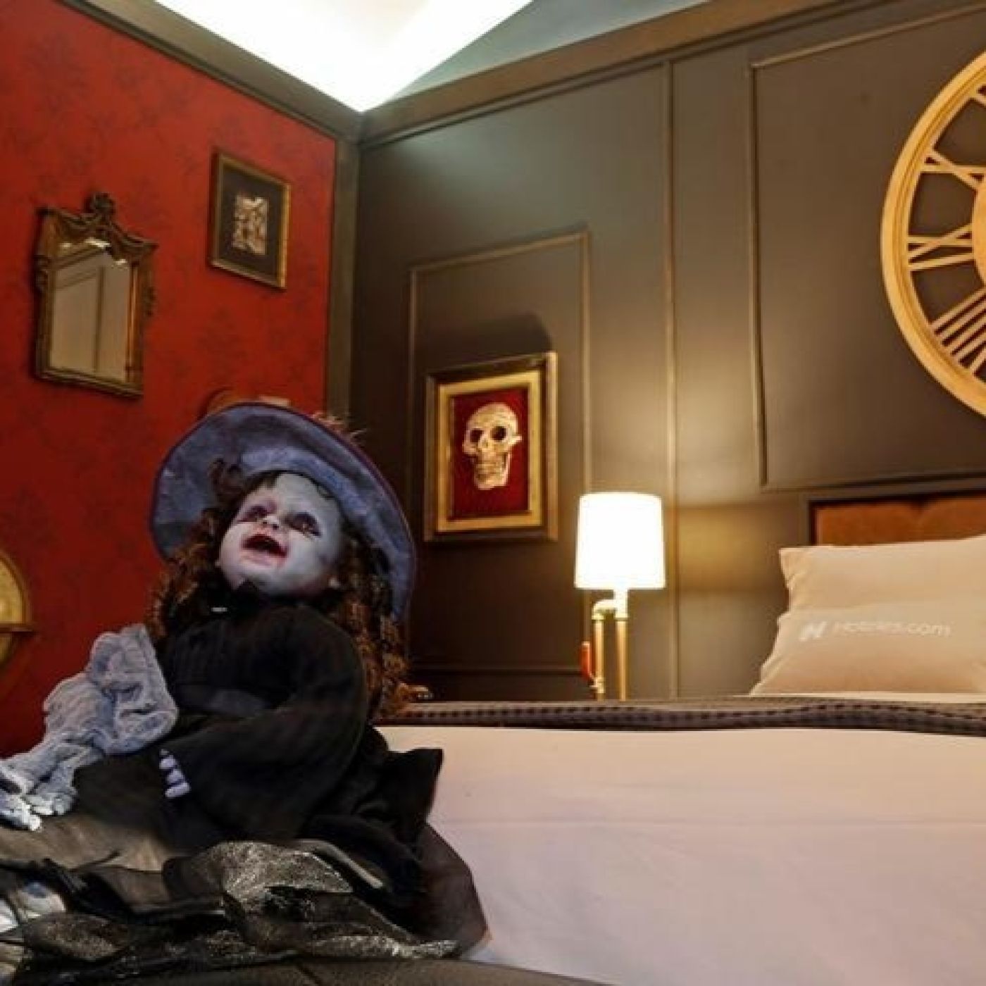 Voces del Misterio RELATO DE TERROR: Miedo en el cuarto de huéspedes episode artwork