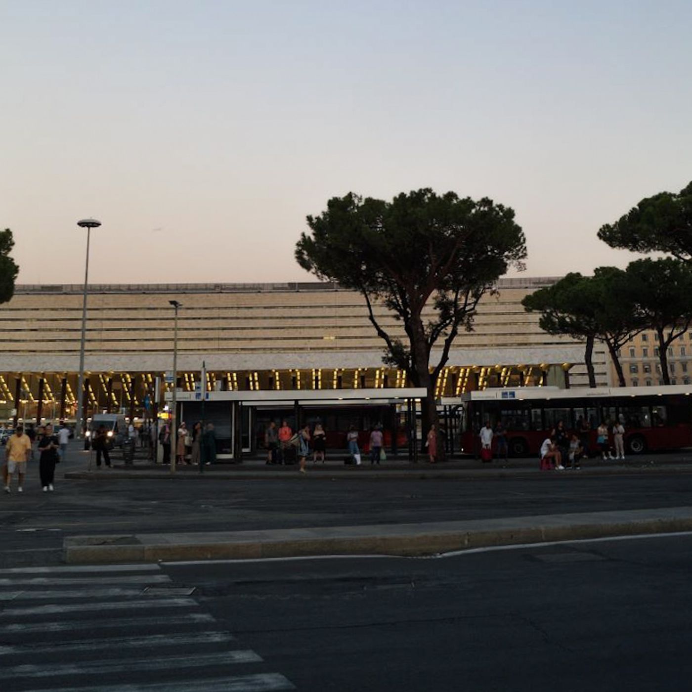 #436 Il racconto esotico di Termini lo fa Cicalone, intimidazioni a Don Coluccia, il Museo di via Tasso in bilico e altre storie di Roma episode artwork