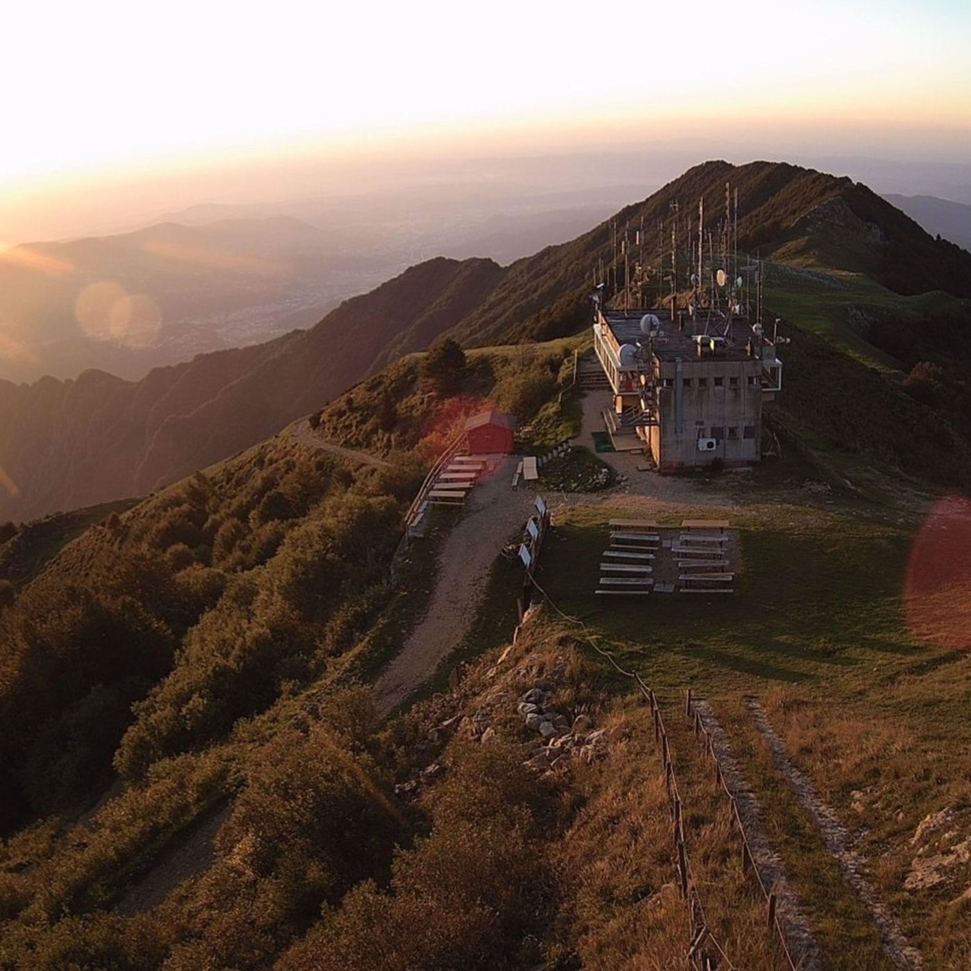 “Non possiamo continuare, ci sono criticità e va ristrutturato”: chiude lo chalet Montefalcone