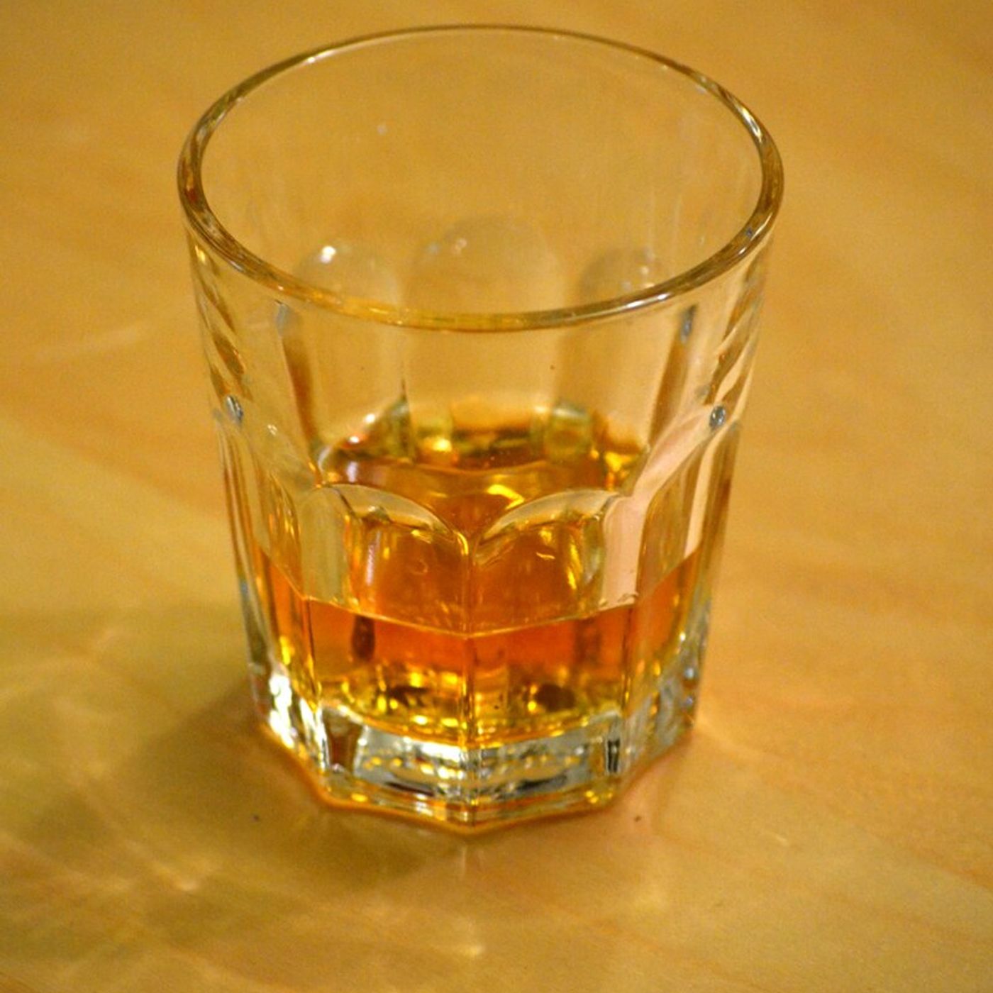 La storia curiosità riguardo la bevanda piu famosa nel mondo ...whisky episode artwork