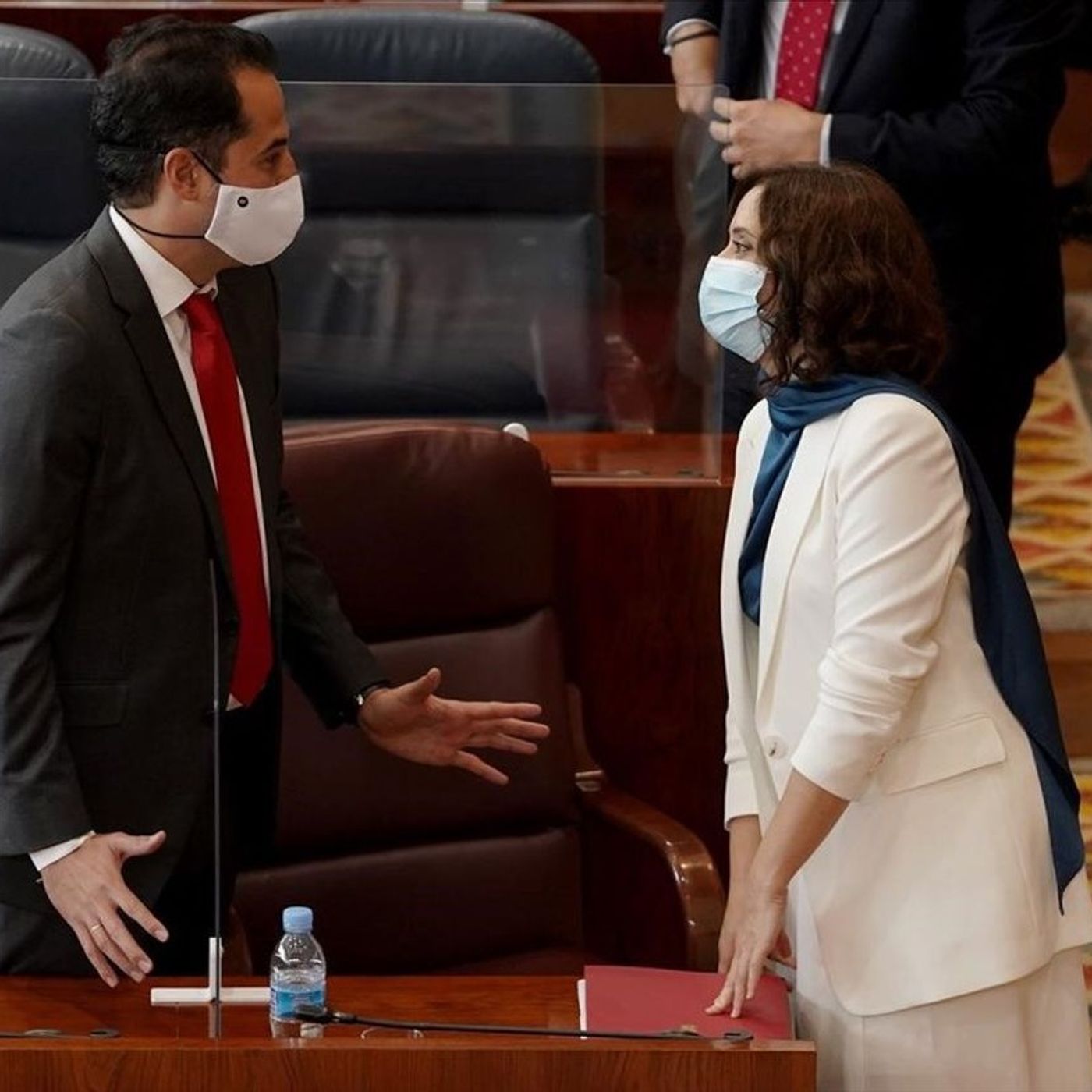 01x04: Pugna por el centro político