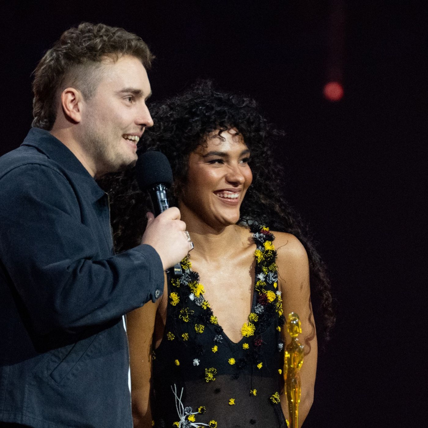 Watch Sam Fender join Olivia Dean for ‘Rein Me In’ at Lollapalooza 2026