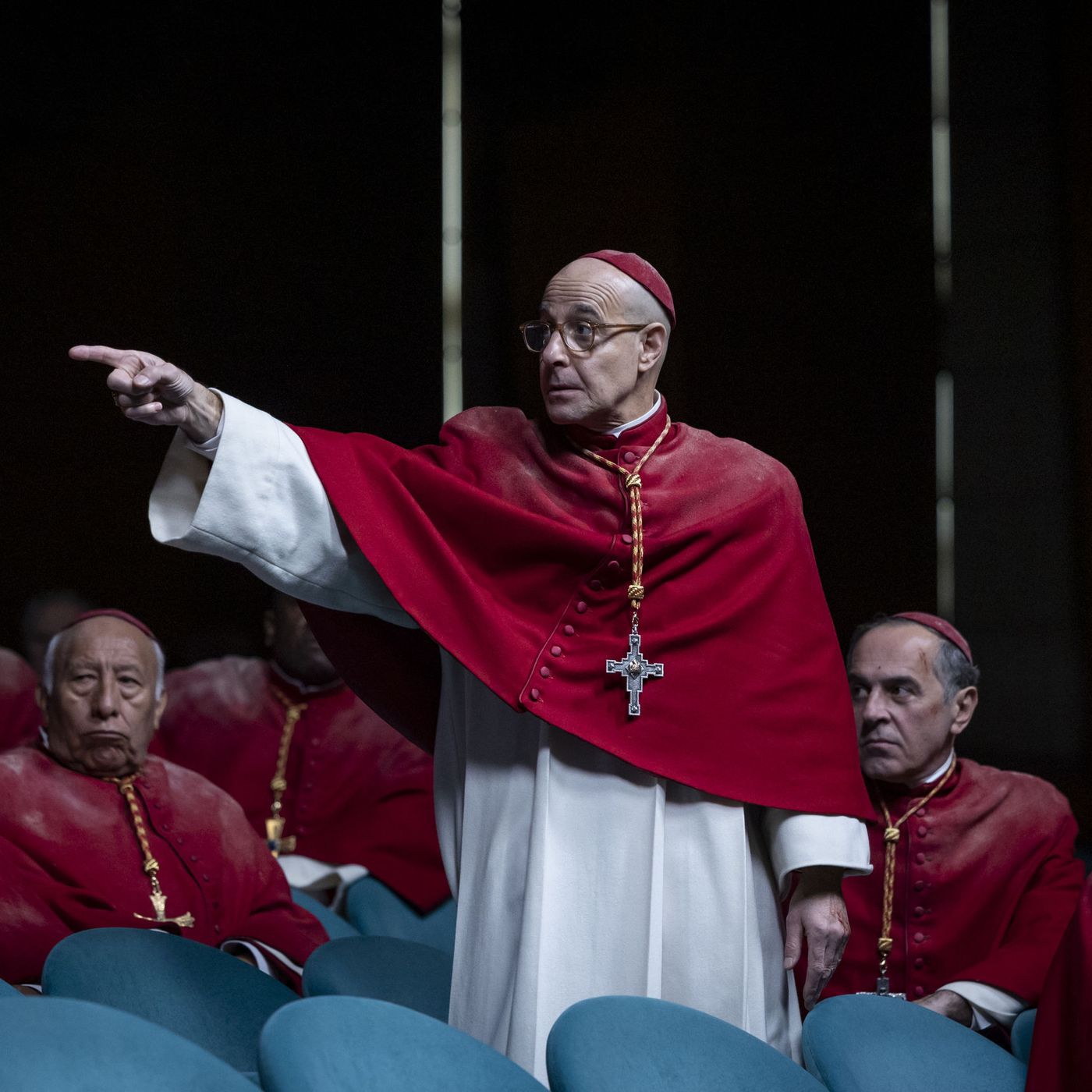 Edward Berger sobre 'Cónclave':  "El Papa tiene móvil y los cardenales fuman, y terminará en una bolsa de plástico" episode artwork