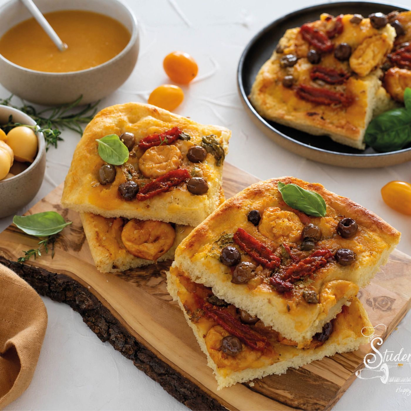 FOCACCIA CON POMODORINI GIALLI, OLIVE E POMODORI SECCHI episode artwork