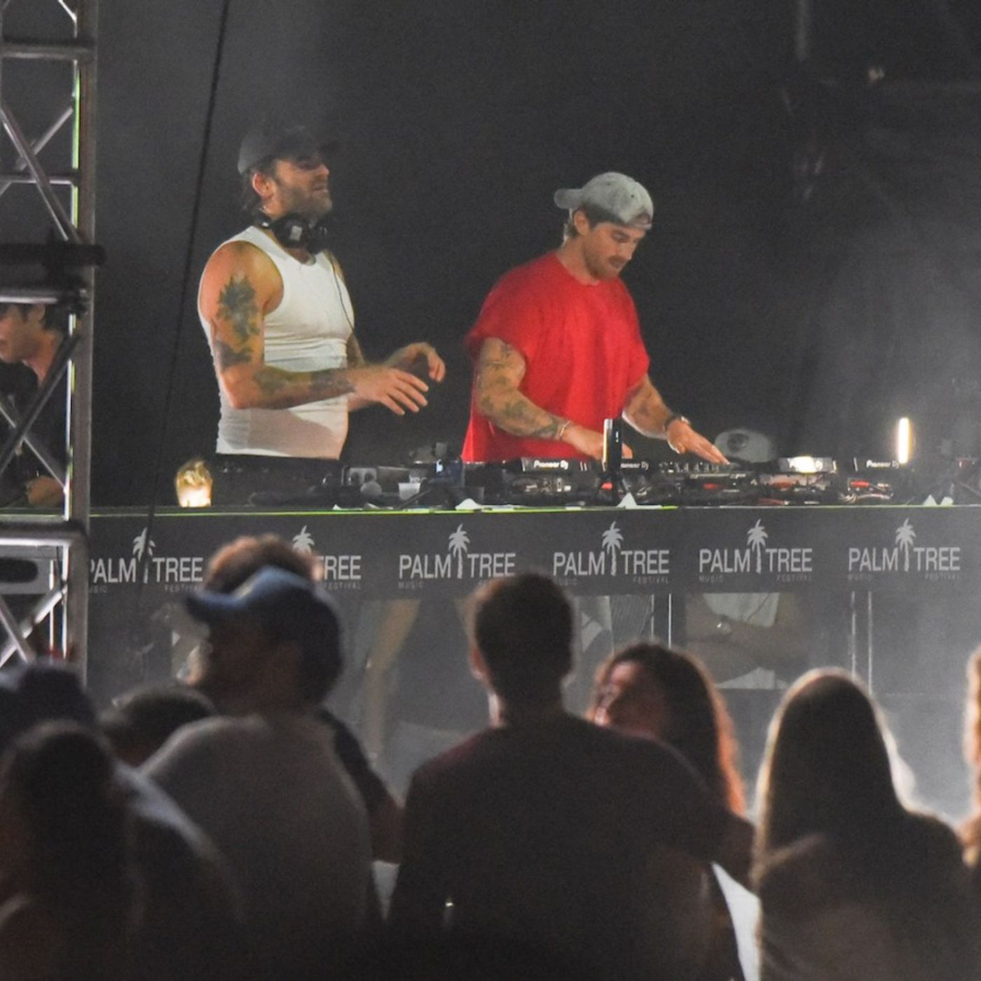 14 People Hospitalized During the Chainsmokers’ Concert in San Jose