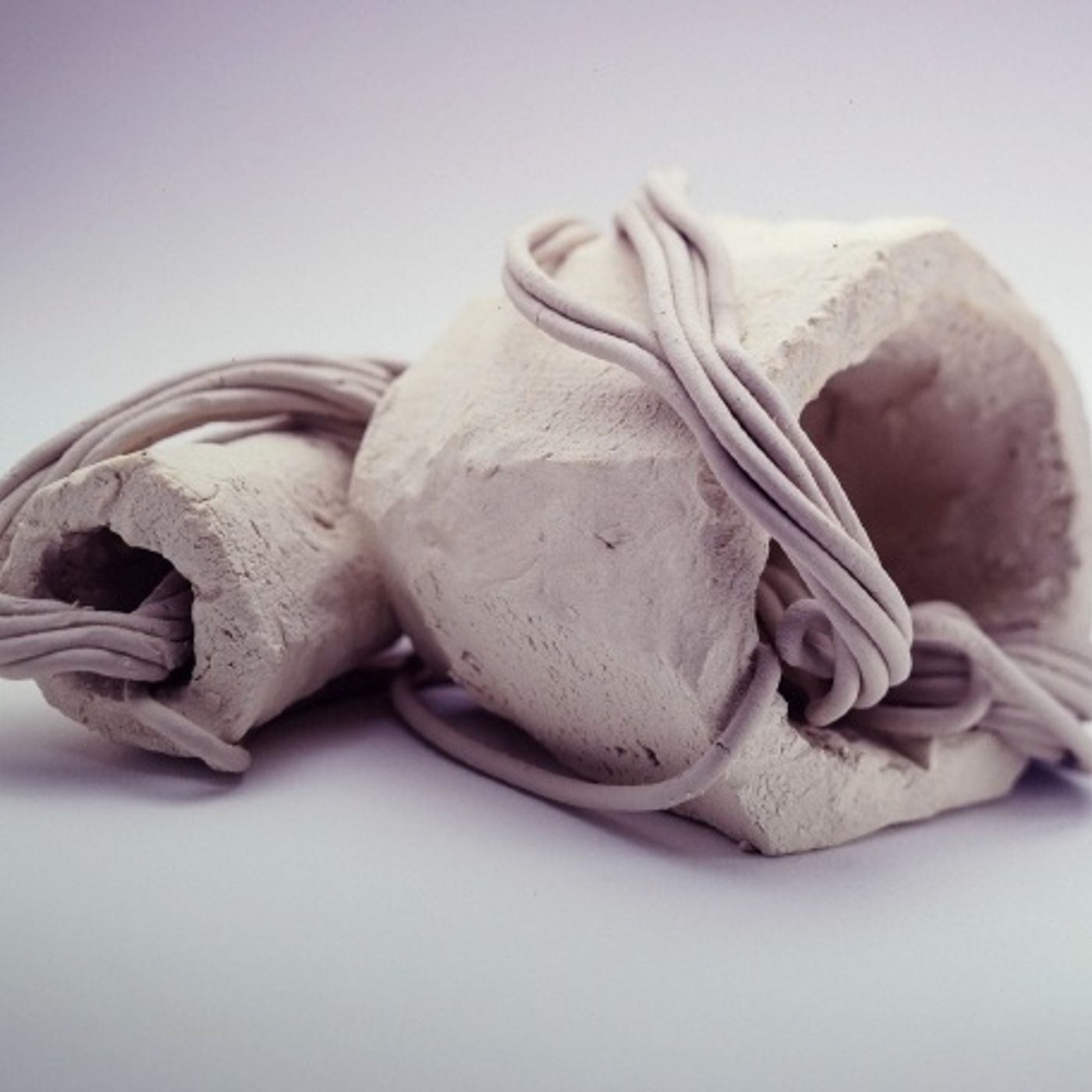Carlito Carvalhosa Sem título (E06/00), 2000 Cerâmica grés 15 x 26 x 25 cm episode artwork