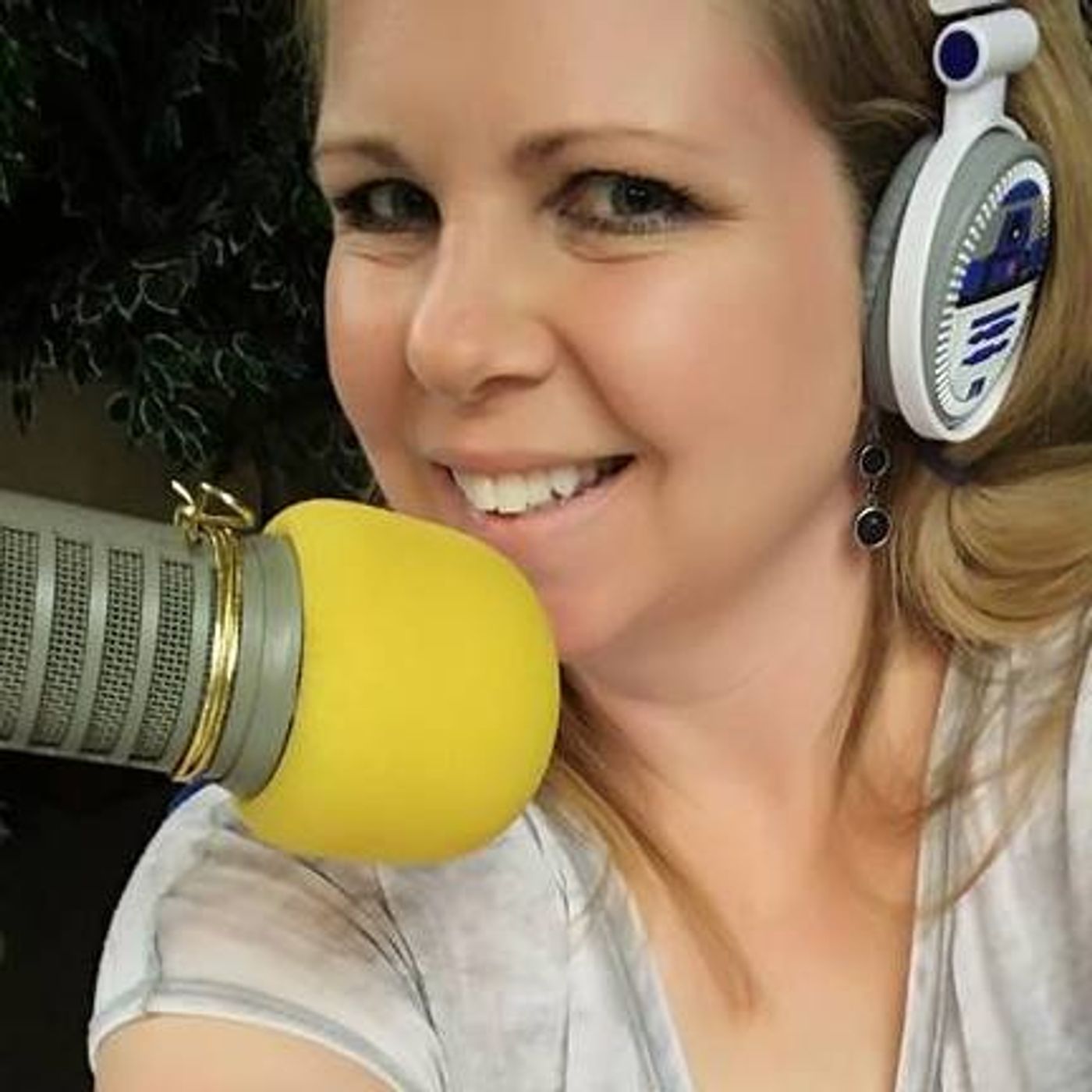 Radio Rewind with Laura Anderson podcast artwork
