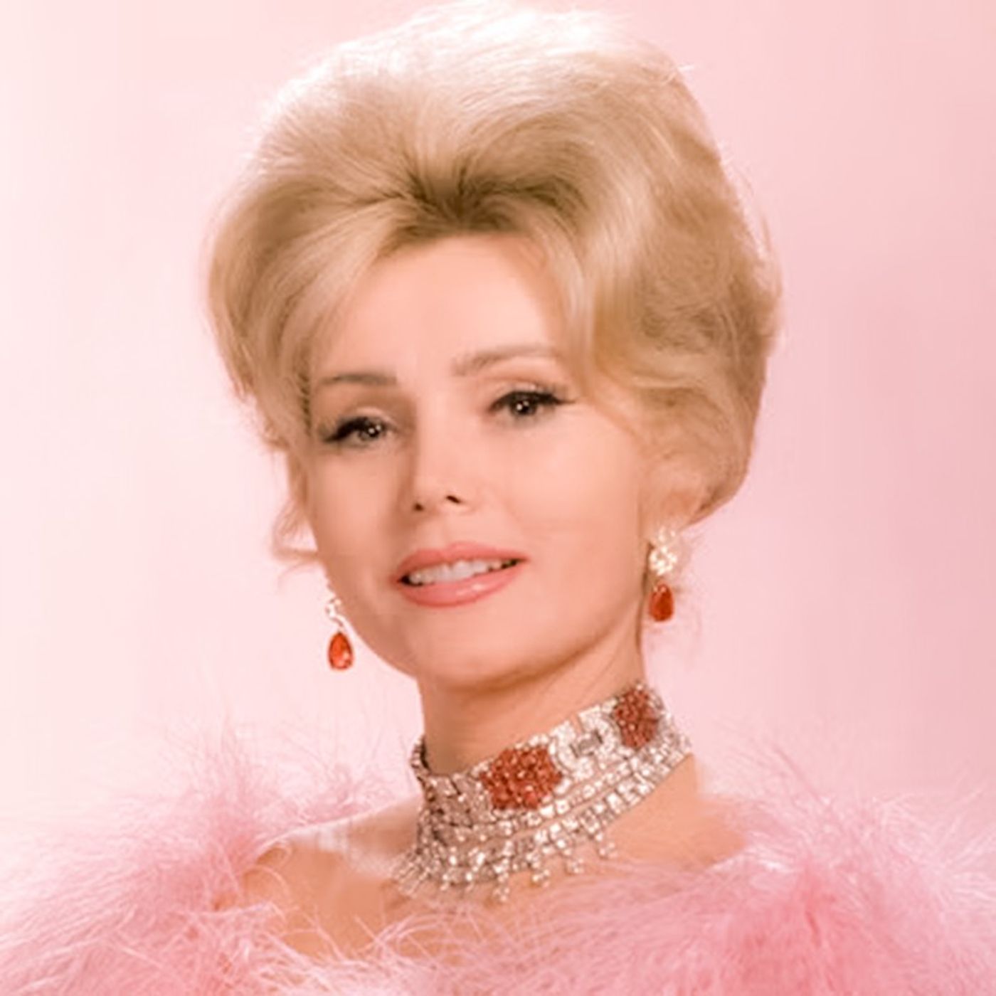 Cápsulas Culturales - Zsa Zsa Gabor, actriz * Hungría y EE. UU. ^ Conduce: Diosma Patricia Davis * Argentina... episode artwork
