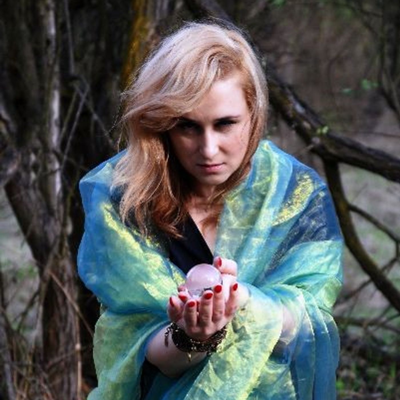 Episode 1 - "FeniX przez X jak Gebo, czyli Runa Miłości" Wróżka Milena
