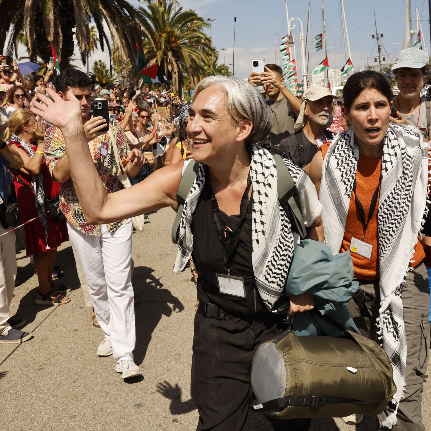 La República de los Tonnntos: Ridículo mundial de la flotilla de Colau y Thunberg