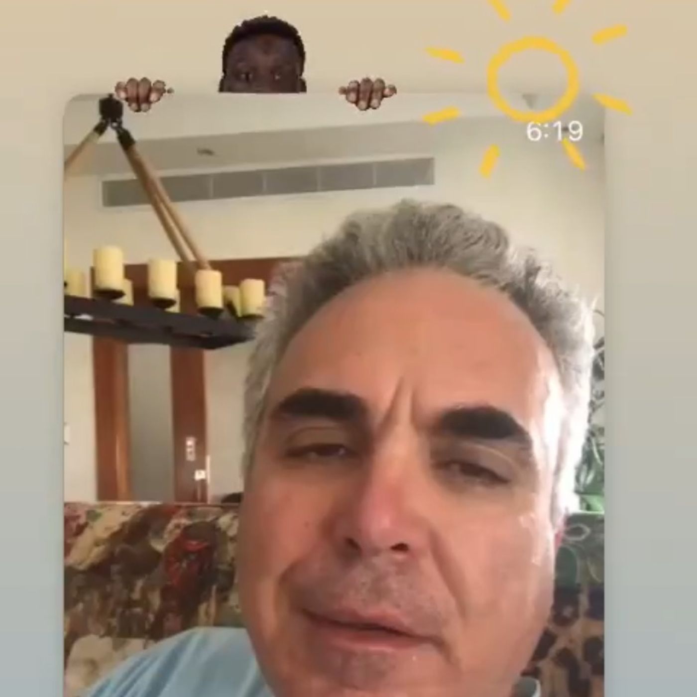 Lavándose... las noticias.