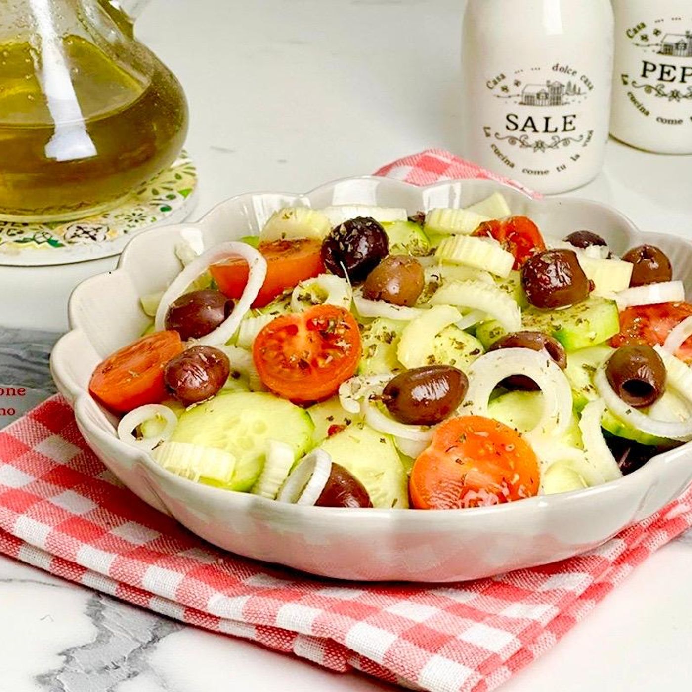 Insalata di cetrioli sfiziosa e tutti i benefici per l'organismo episode artwork