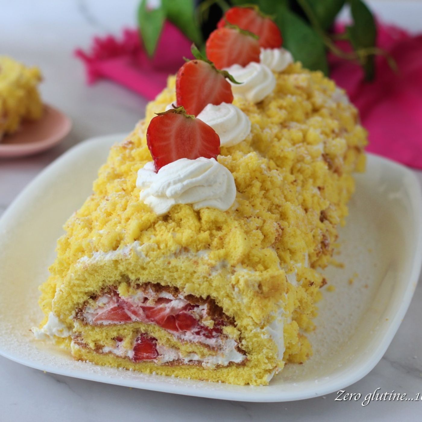 Rotolo Mimosa ripieno di panna e fragole episode artwork