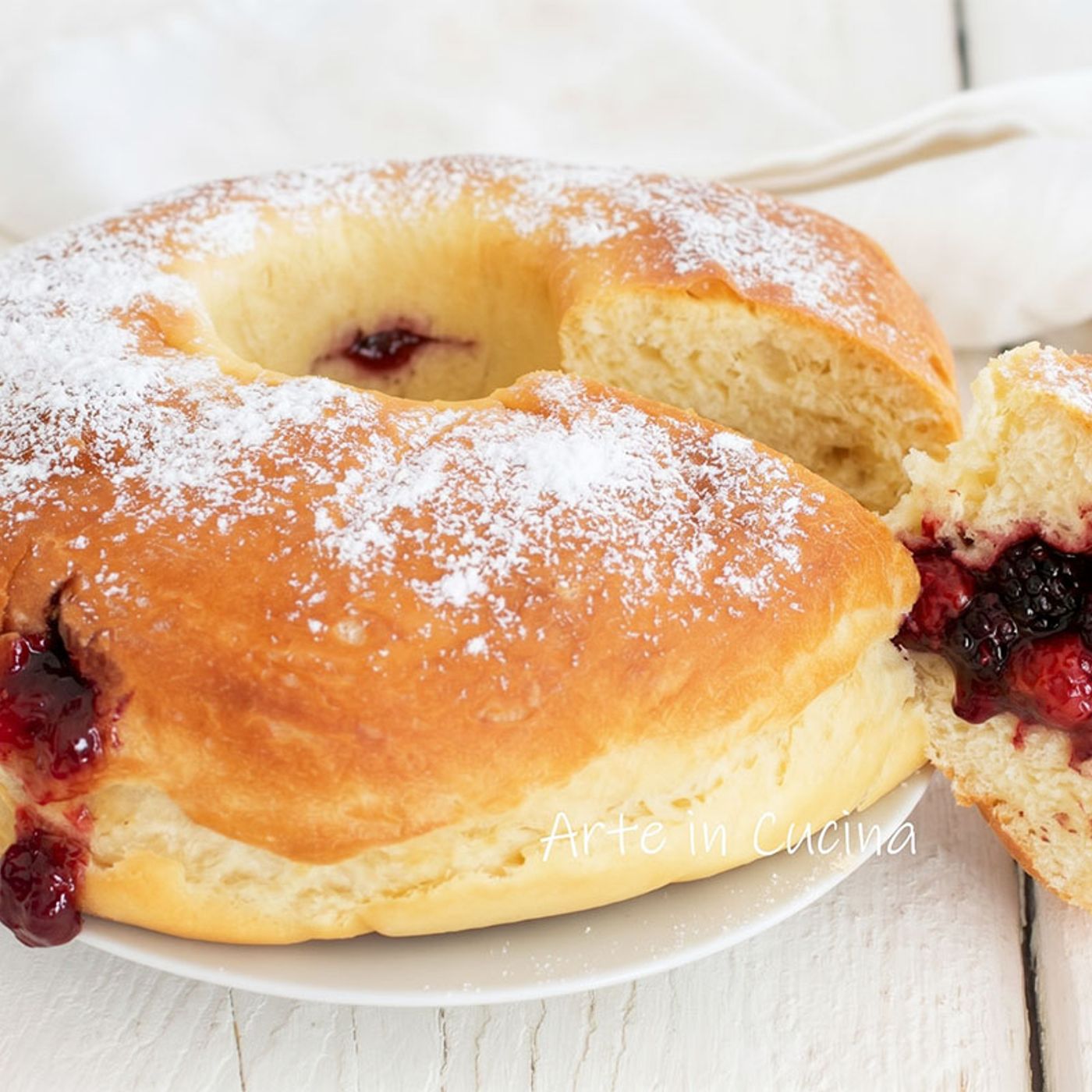 Ciambella brioche alla marmellata: soffice e golosa