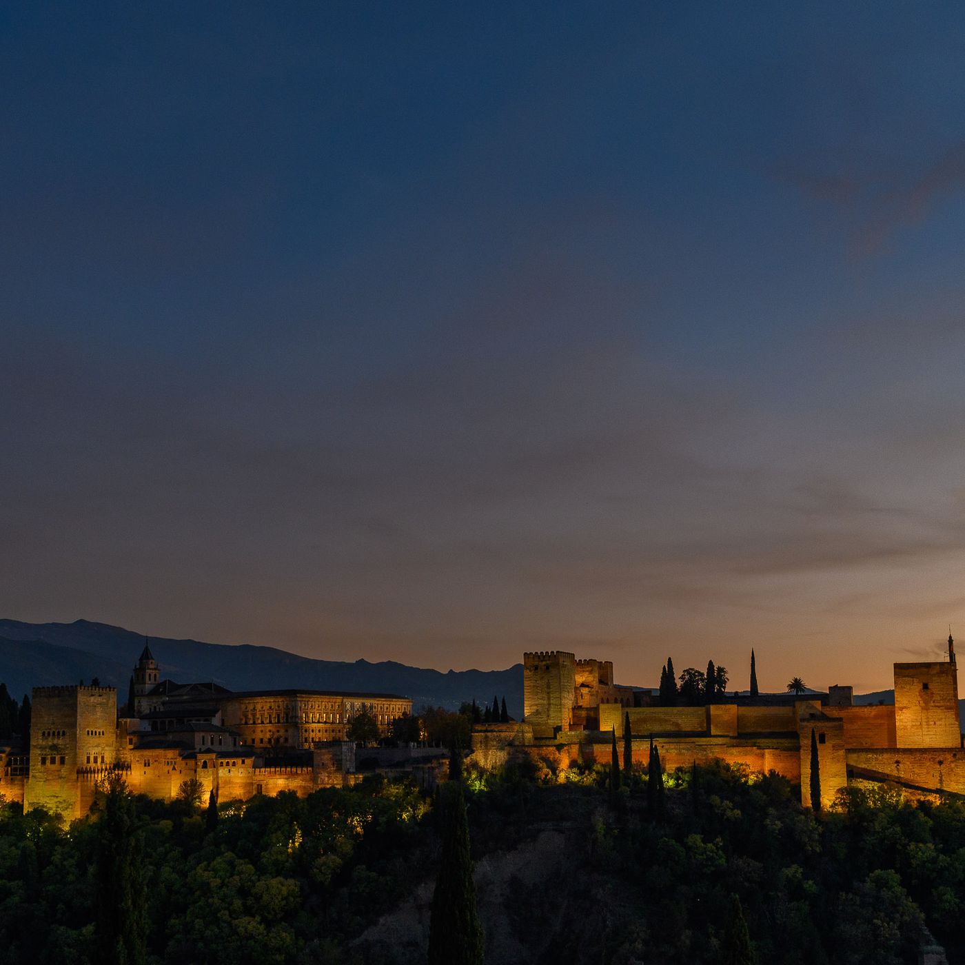 De los juegos de agua de La Alhambra a la extrema aridez de Atacama en sólo un podcast episode artwork