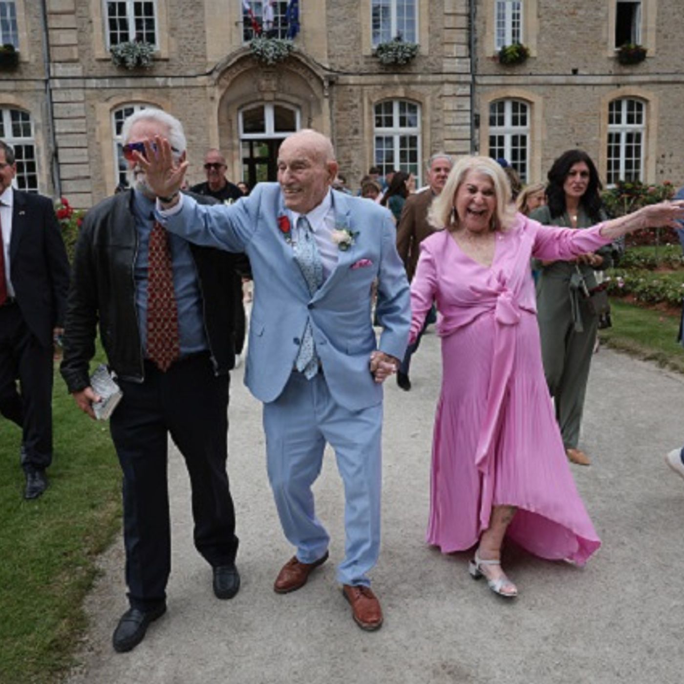 While at Normandy a 100-year-old veteran gets married! (Smile File) episode artwork
