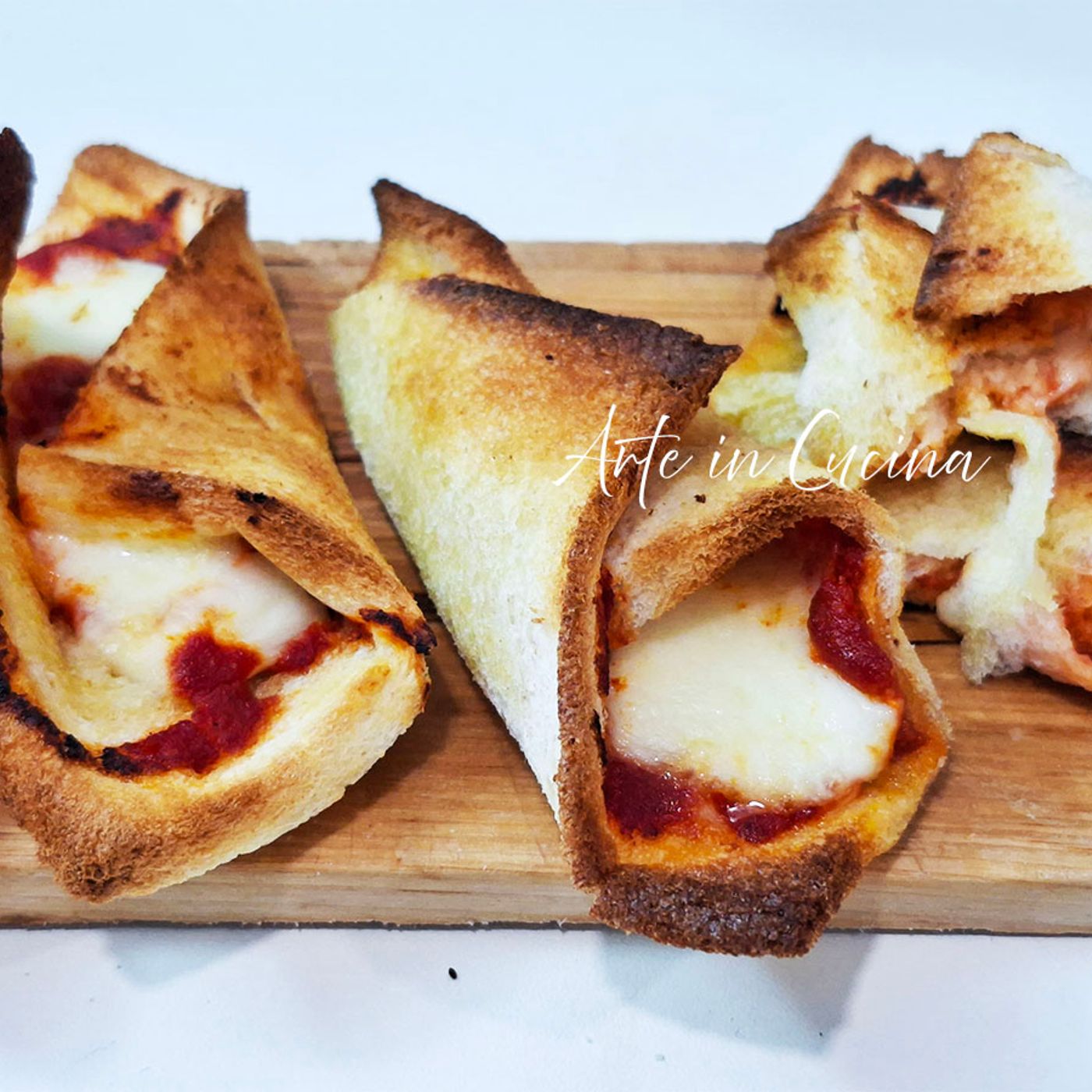 CANNOLI di PANCARRè alla PIZZA: idea geniale per una cena estiva in 5 minuti